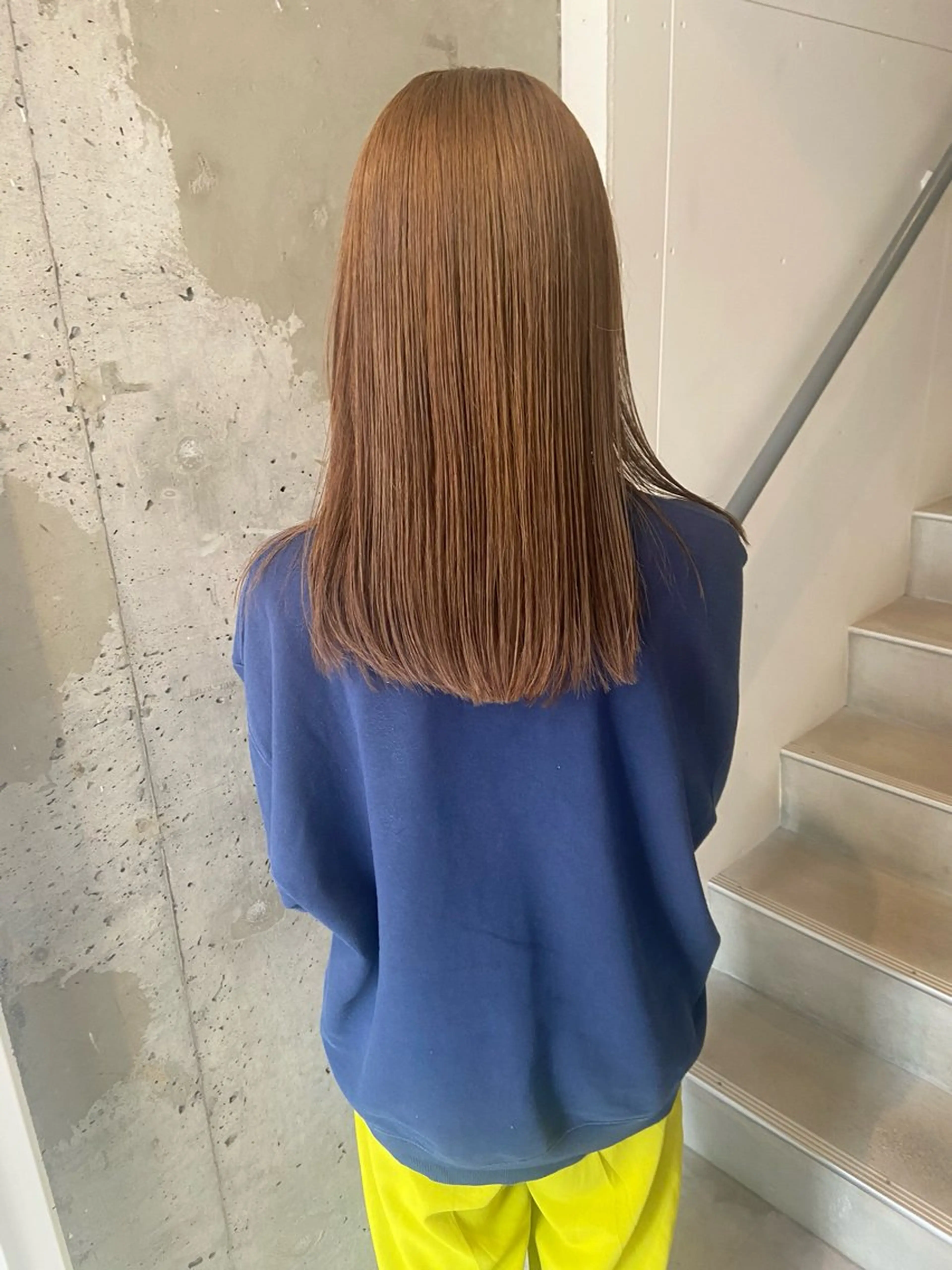ミディアム カラー ブリーチ ダブルカラー ブリーチなしカラー カット ヘアカラー トリートメント AILEE所属・ウルフカット レイヤーカット上柿のヘアスタイル
