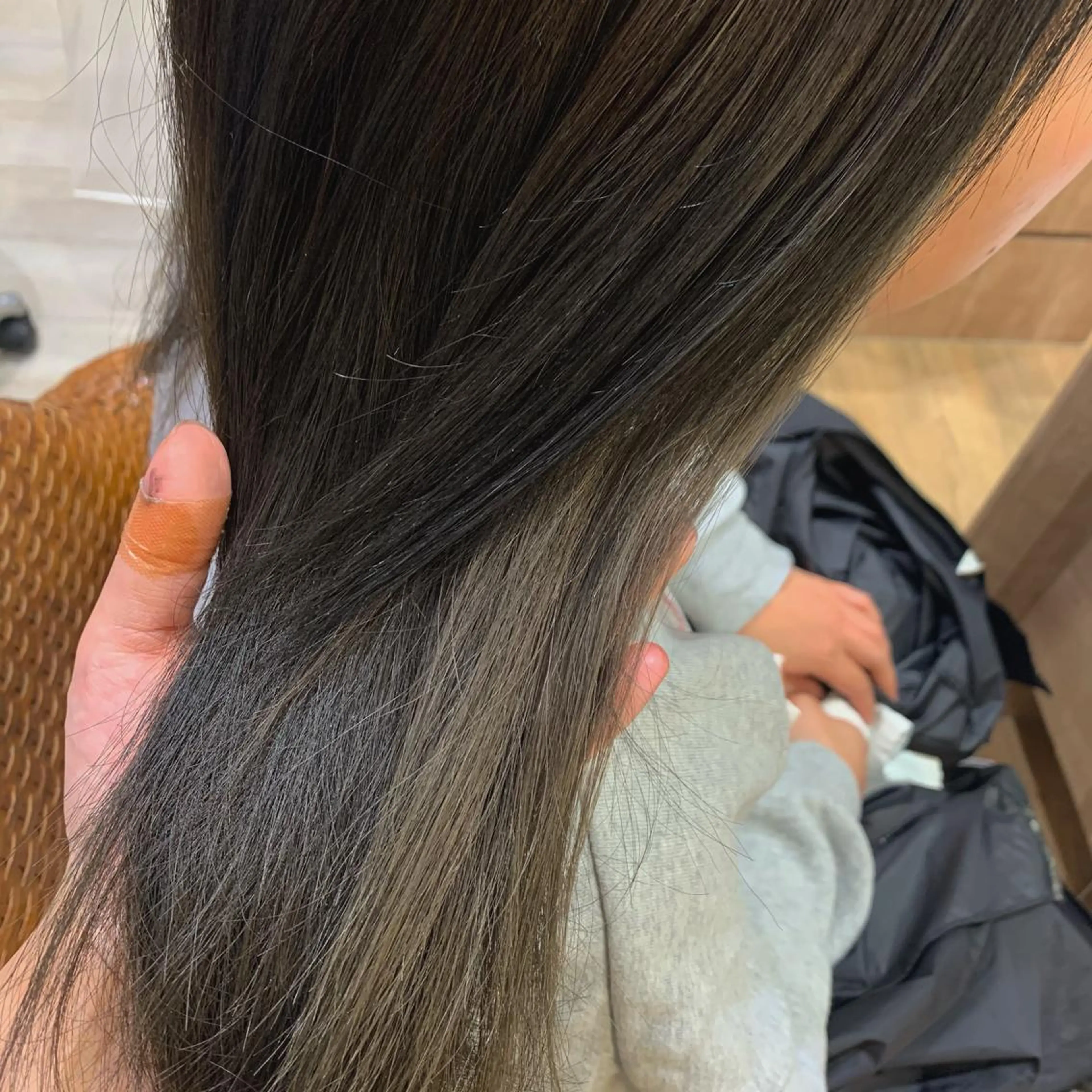 ロング ヘアカラー 潟上 菜摘のヘアスタイル