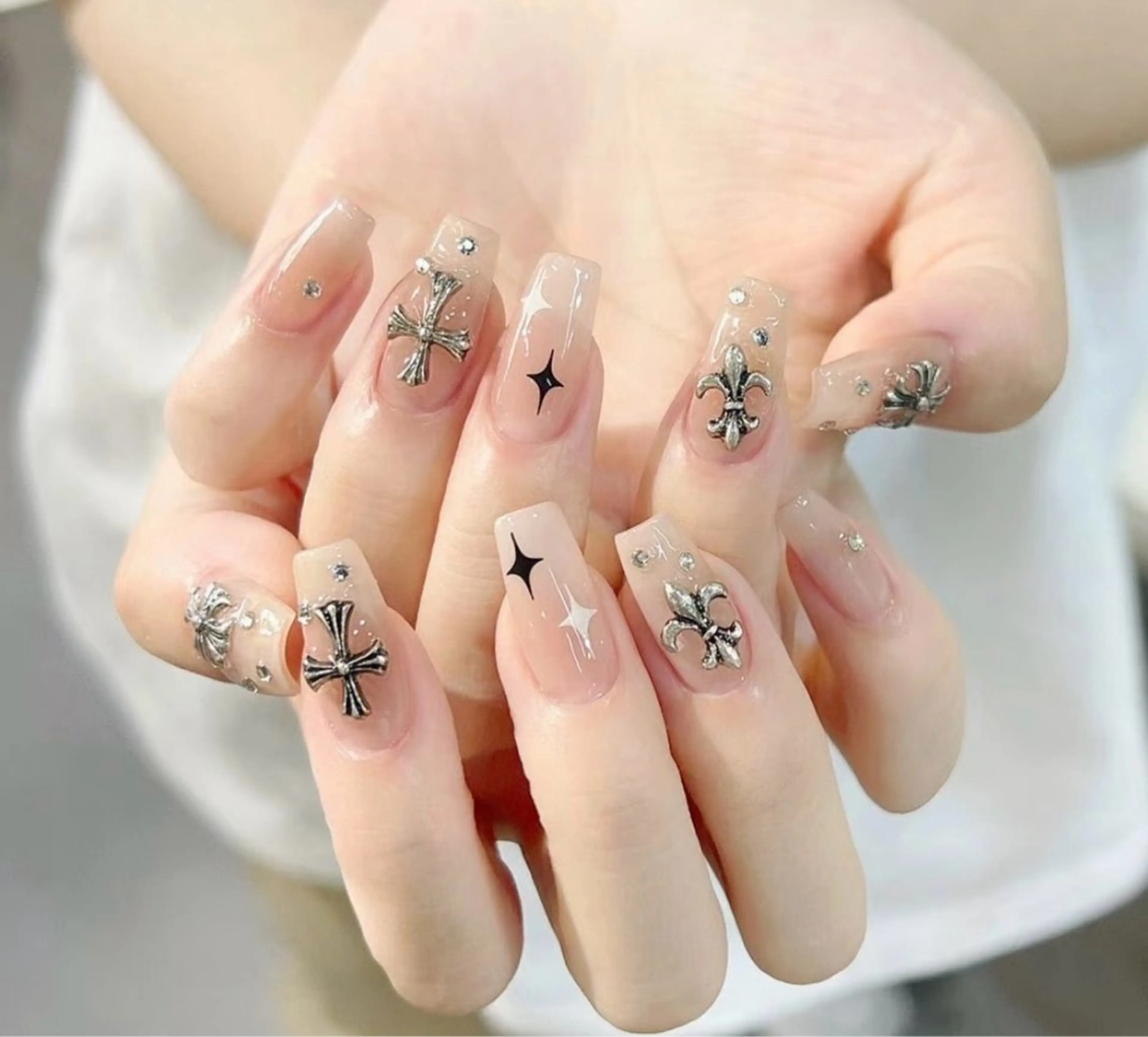 【Hand】大人気長さだしワンカラー+パーツやり放題の写真