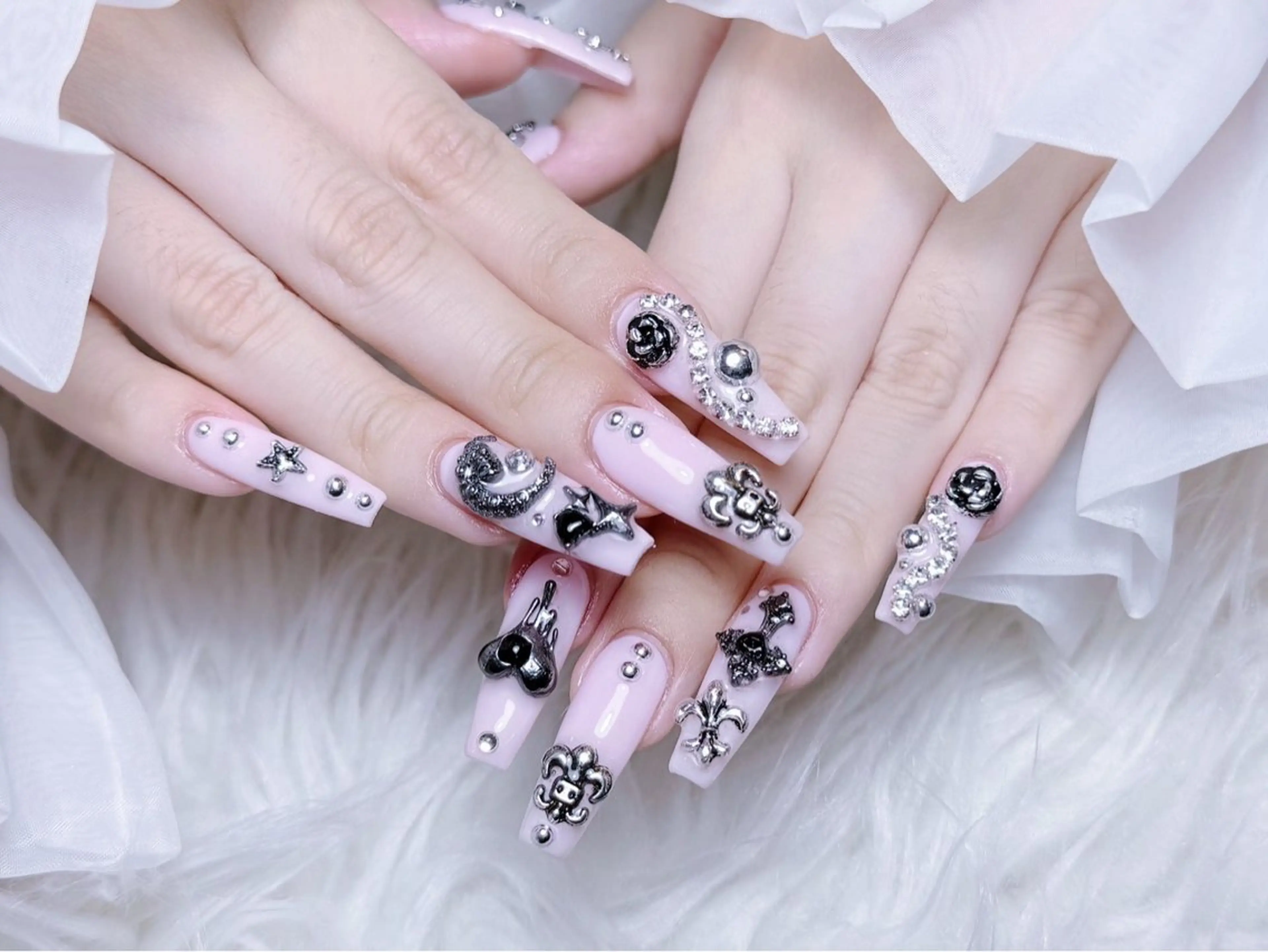ネイル チークネイル 長さ出し フラワーネイル フレンチネイル ガーリー ハンドネイル NEW NAIL 池袋のネイルデザイン