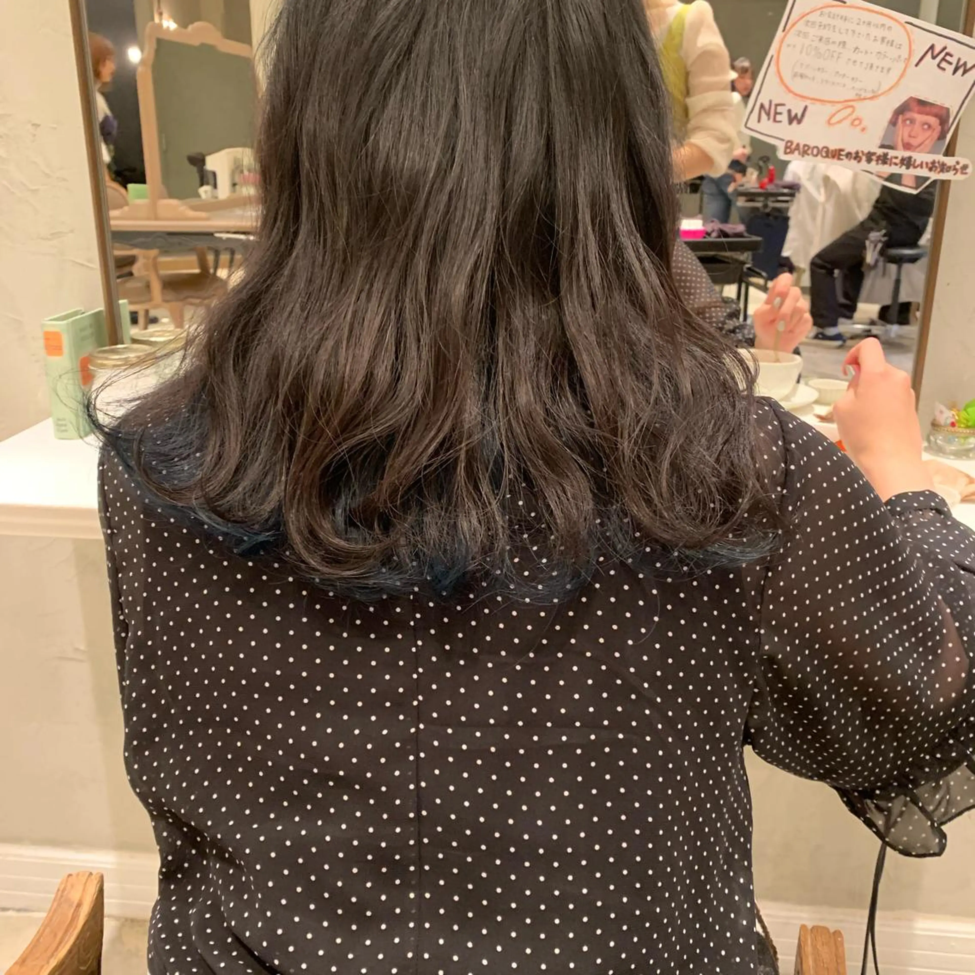 セミロング SAKINO. ベージュカラーのヘアスタイル