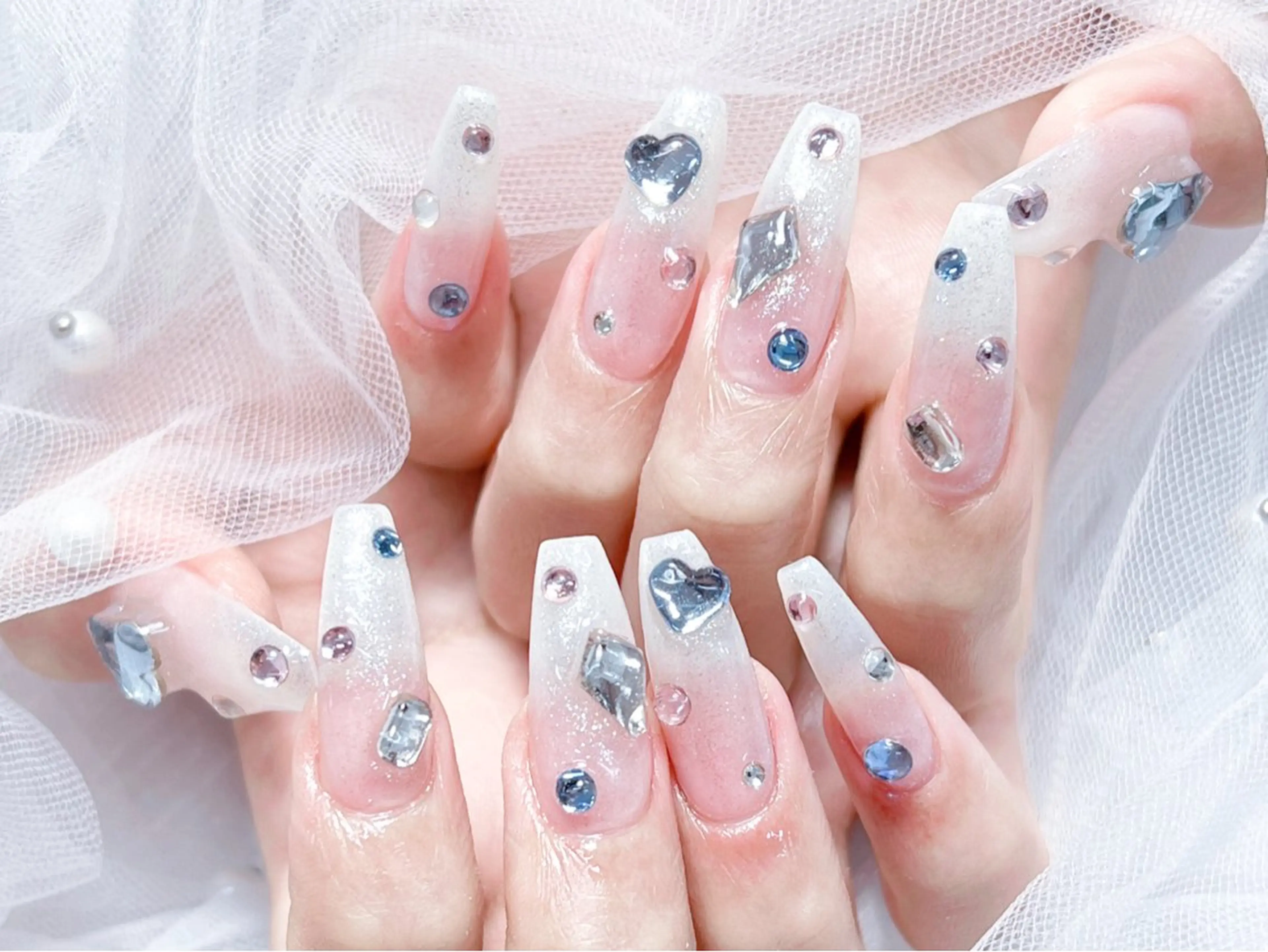 ネイル オーロラネイル チークネイル 長さ出し フットネイル フレンチネイル ハンドネイル ハンドケア lily nailのネイルデザイン