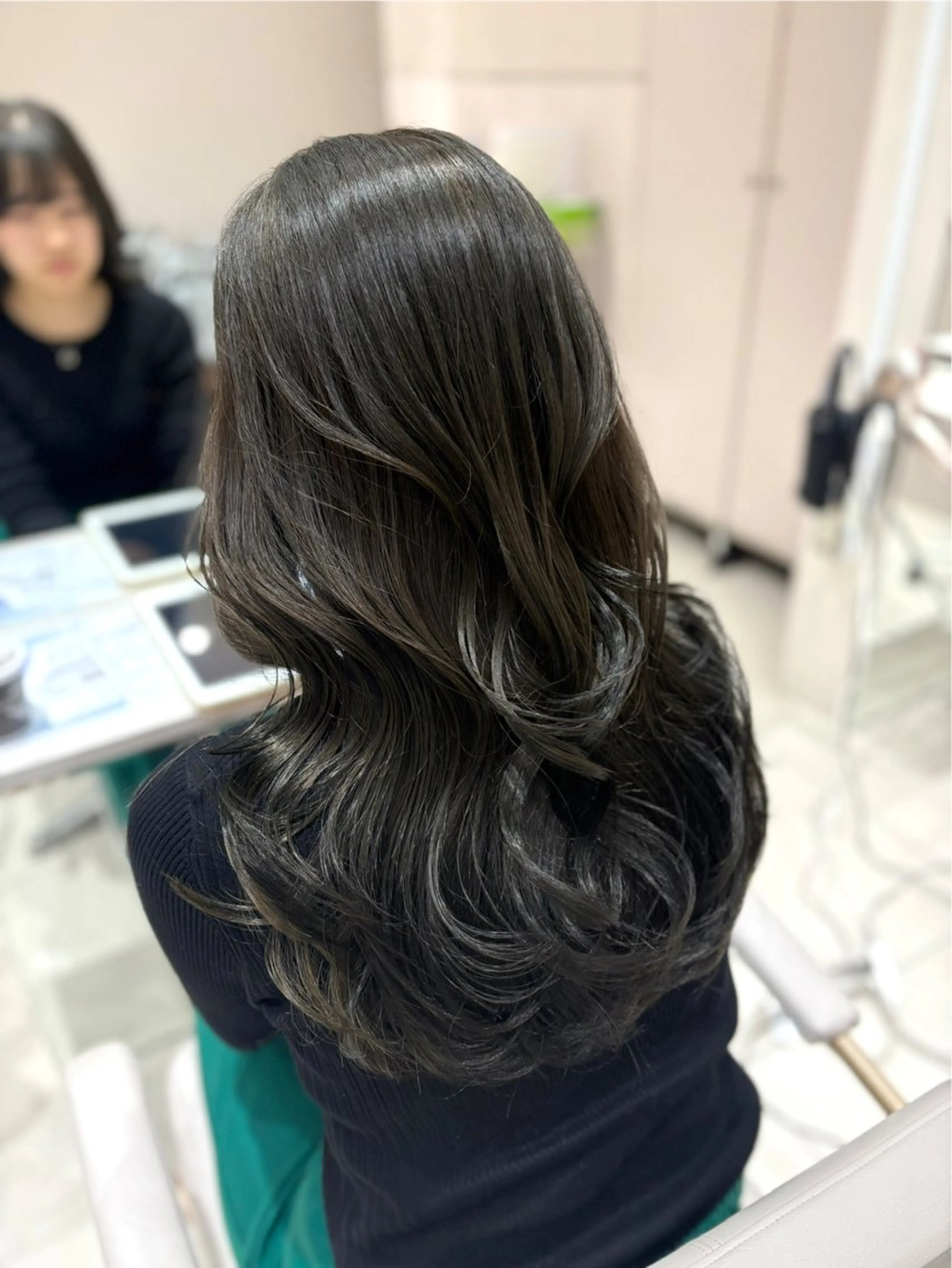 ロング カラー グレージュ オリーブグレージュ オリーブグレー 銀座/レイヤー/ 透明感カラー✨りくのヘアスタイル