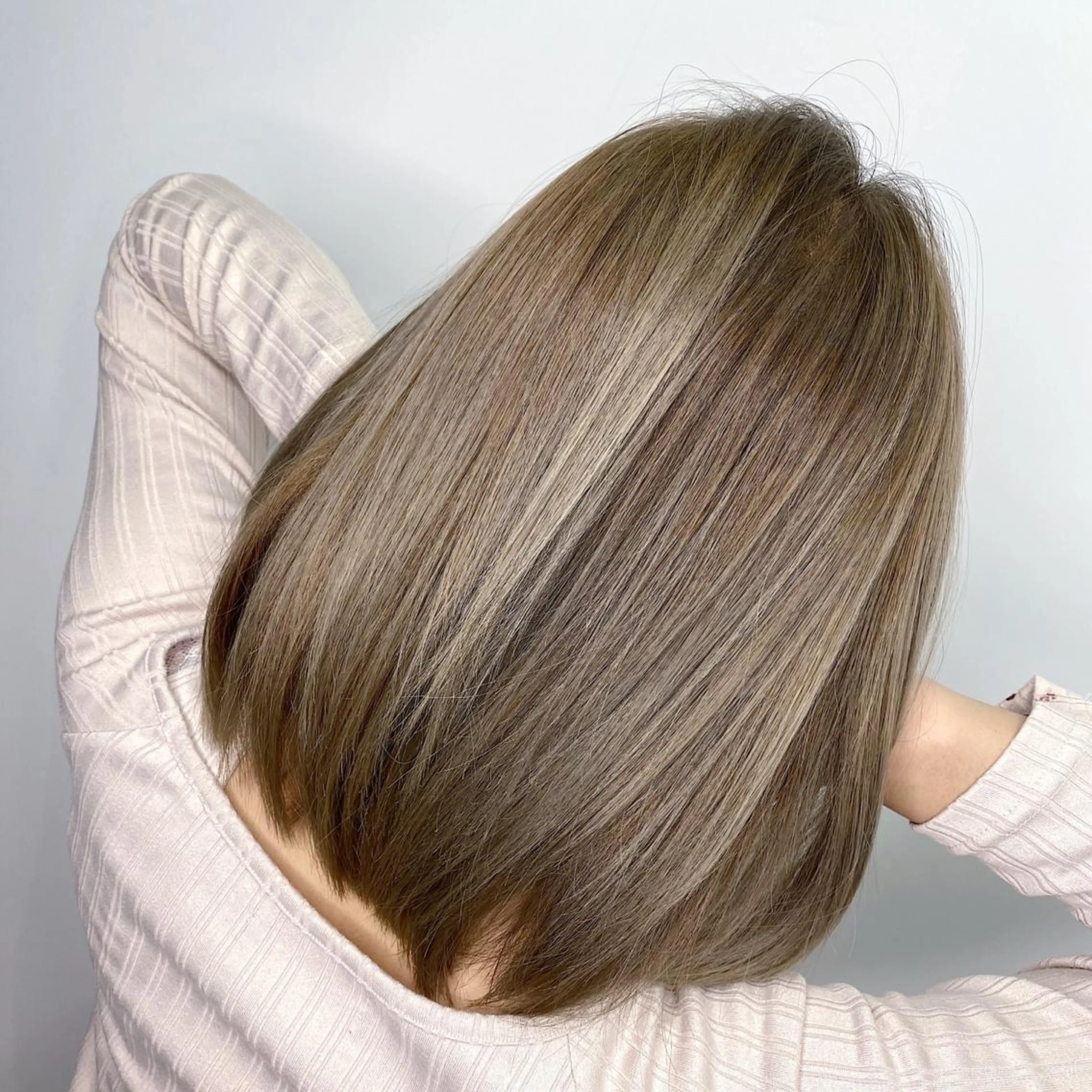 ミディアム カラー ブリーチ 透明感カラー 髪質改善 トリートメント ブリーチカラー/ 岩破瑞希のヘアスタイル