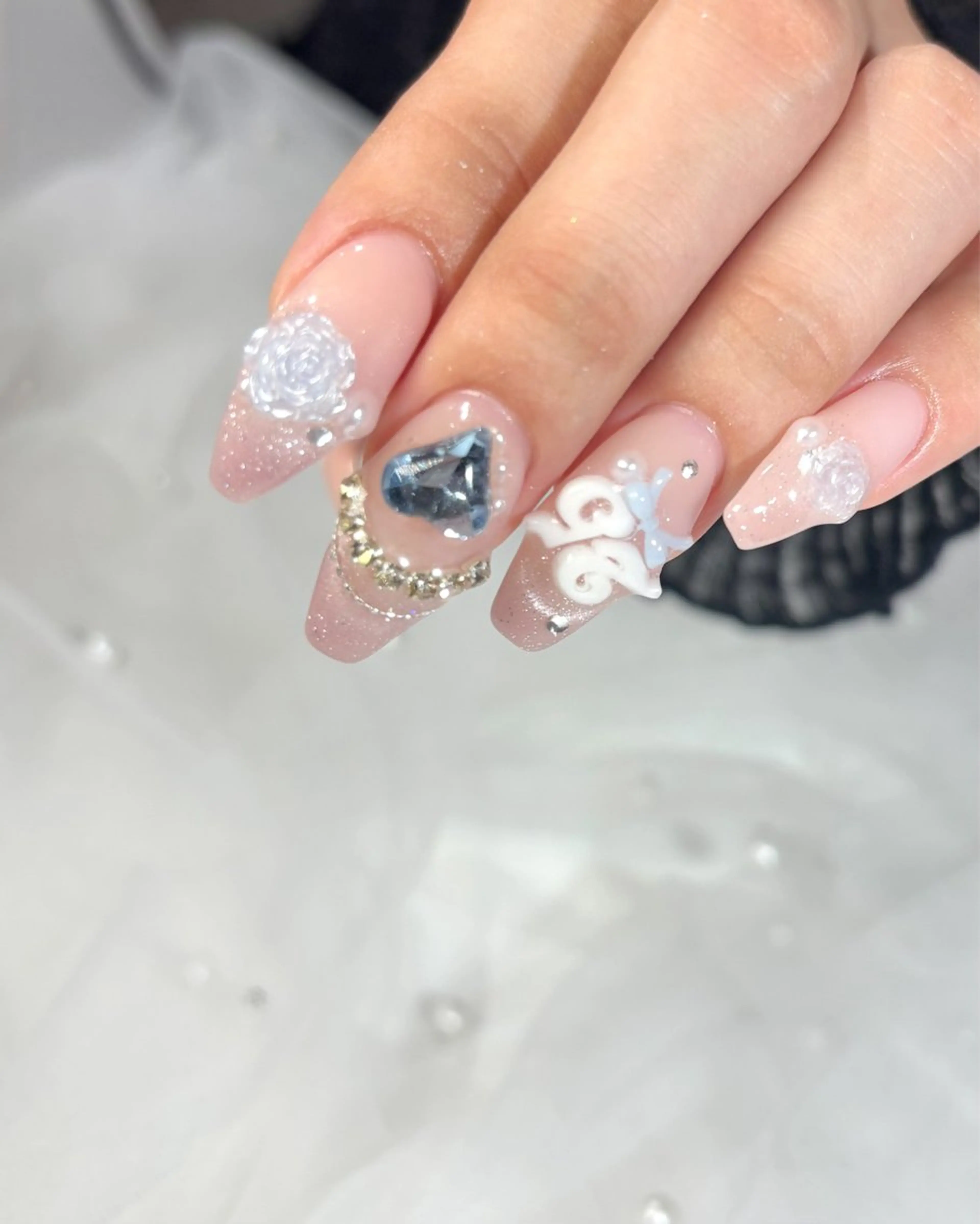 ネイル ハンドネイル émure. パラジェル認定サロンのネイルデザイン