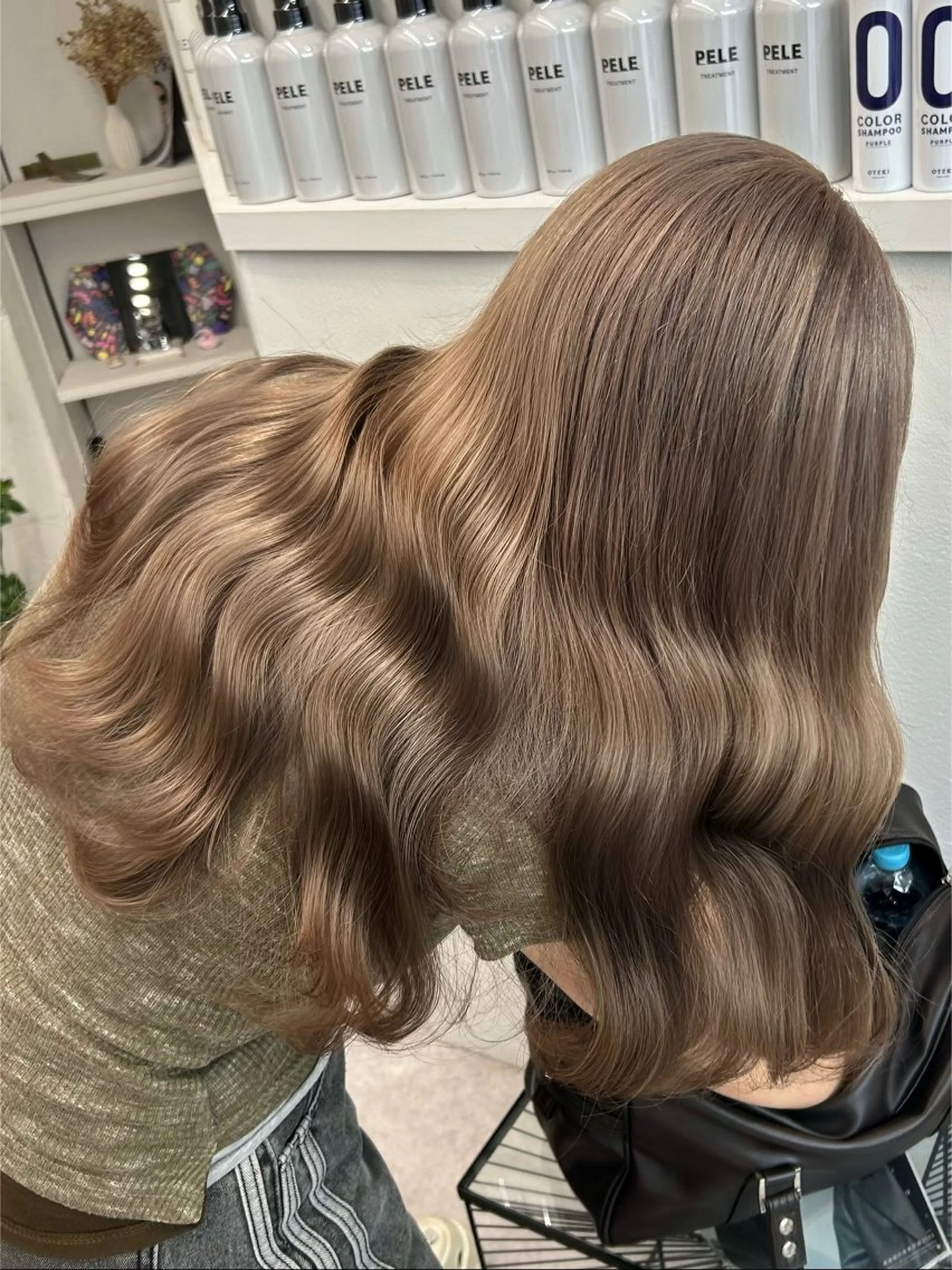 ロング カラー アッシュ アッシュブロンド ブロンド ブラウンカラー オリーブグレー ヘアカラー トリートメント PELE所属・💍透明感 💖艶ミルクティーのヘアスタイル