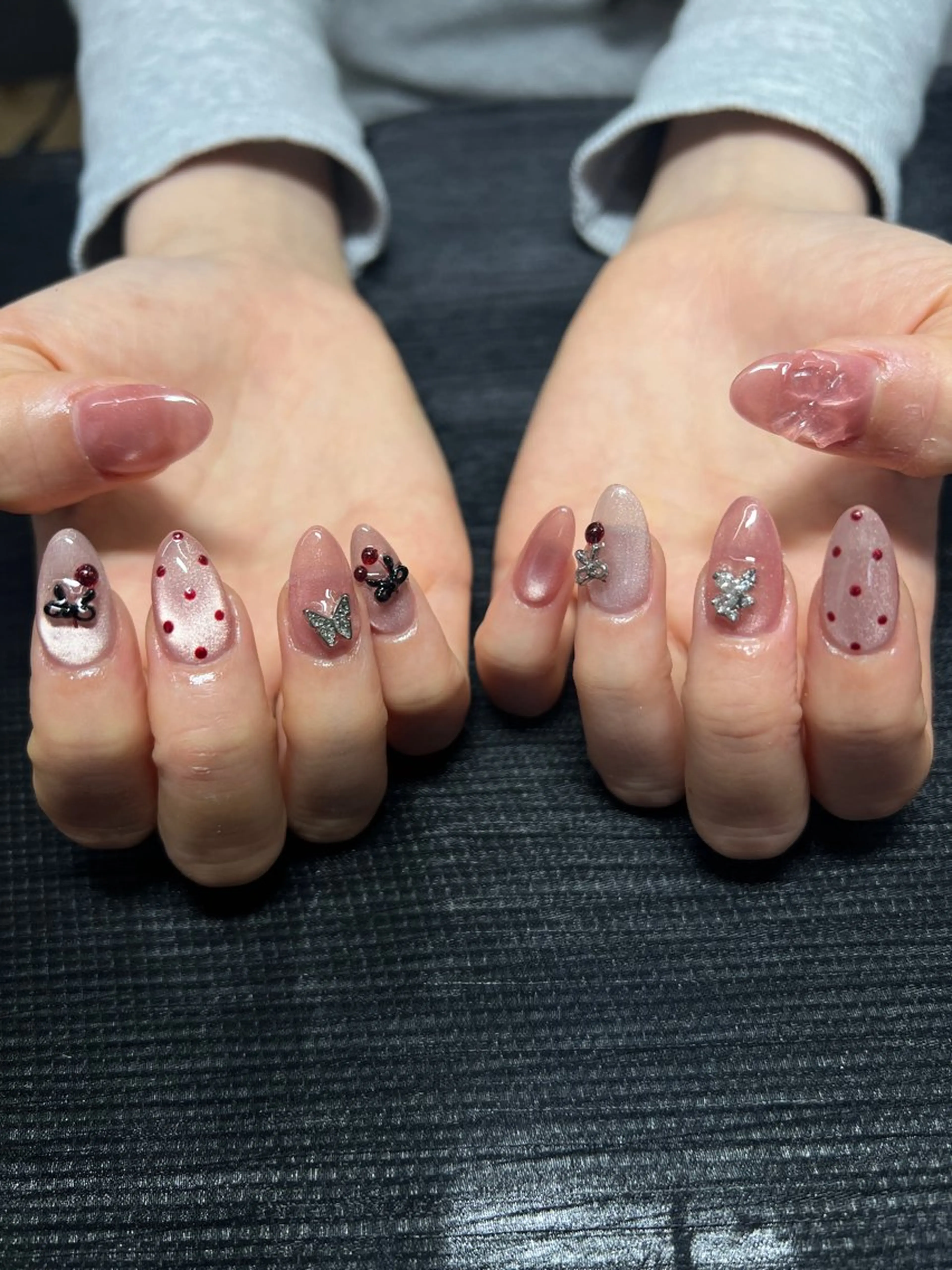 ネイル チークネイル フレンチネイル グラデーション 韓国ネイル マグネットネイル IRO NAIL MiAのネイルデザイン