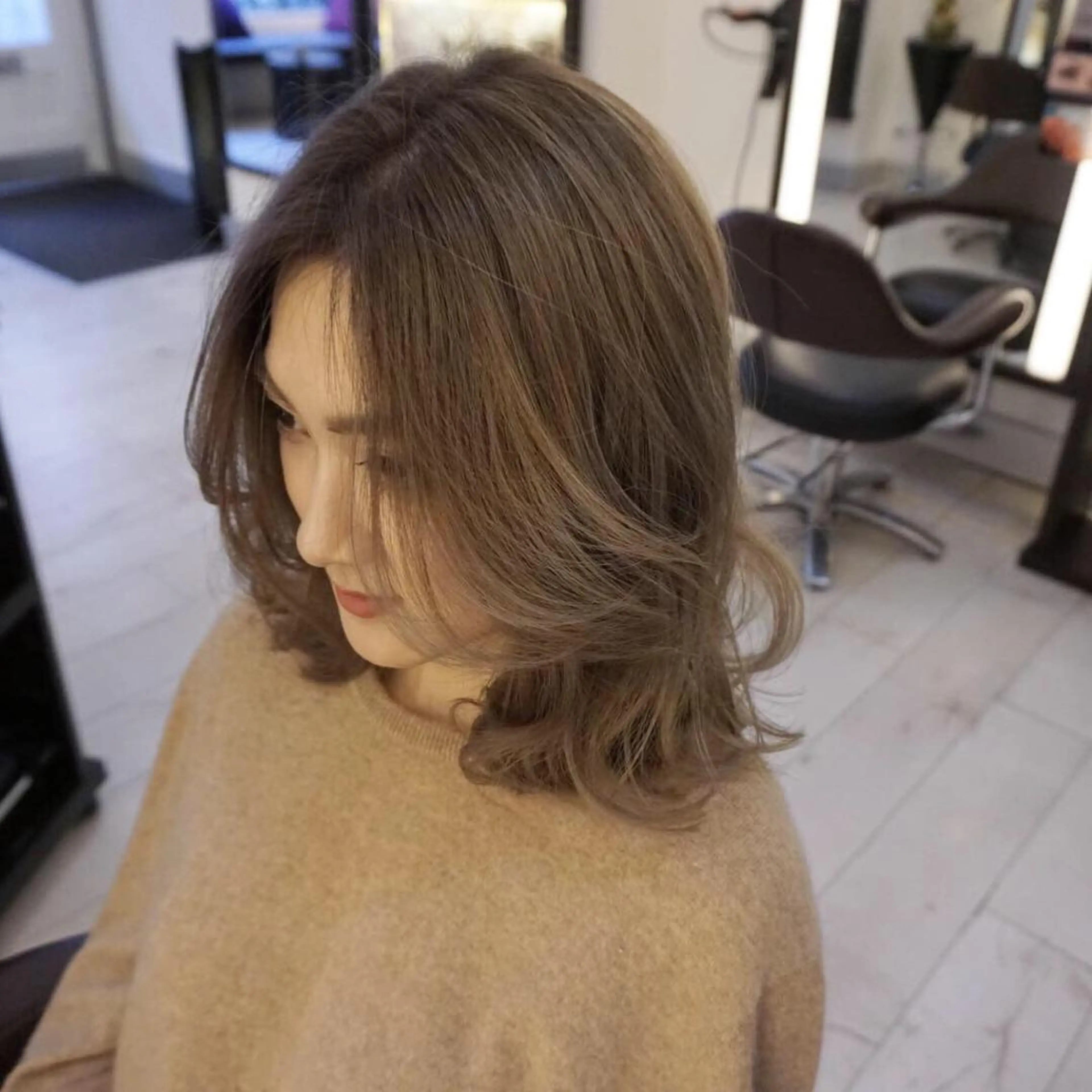 カット💇🏼‍♀️＋ブリーチカラー（ケアブリーチ）🤍＋美容成分配合カラー🌈＋３ステップハホニコTR🧖🏻‍♀️の写真
