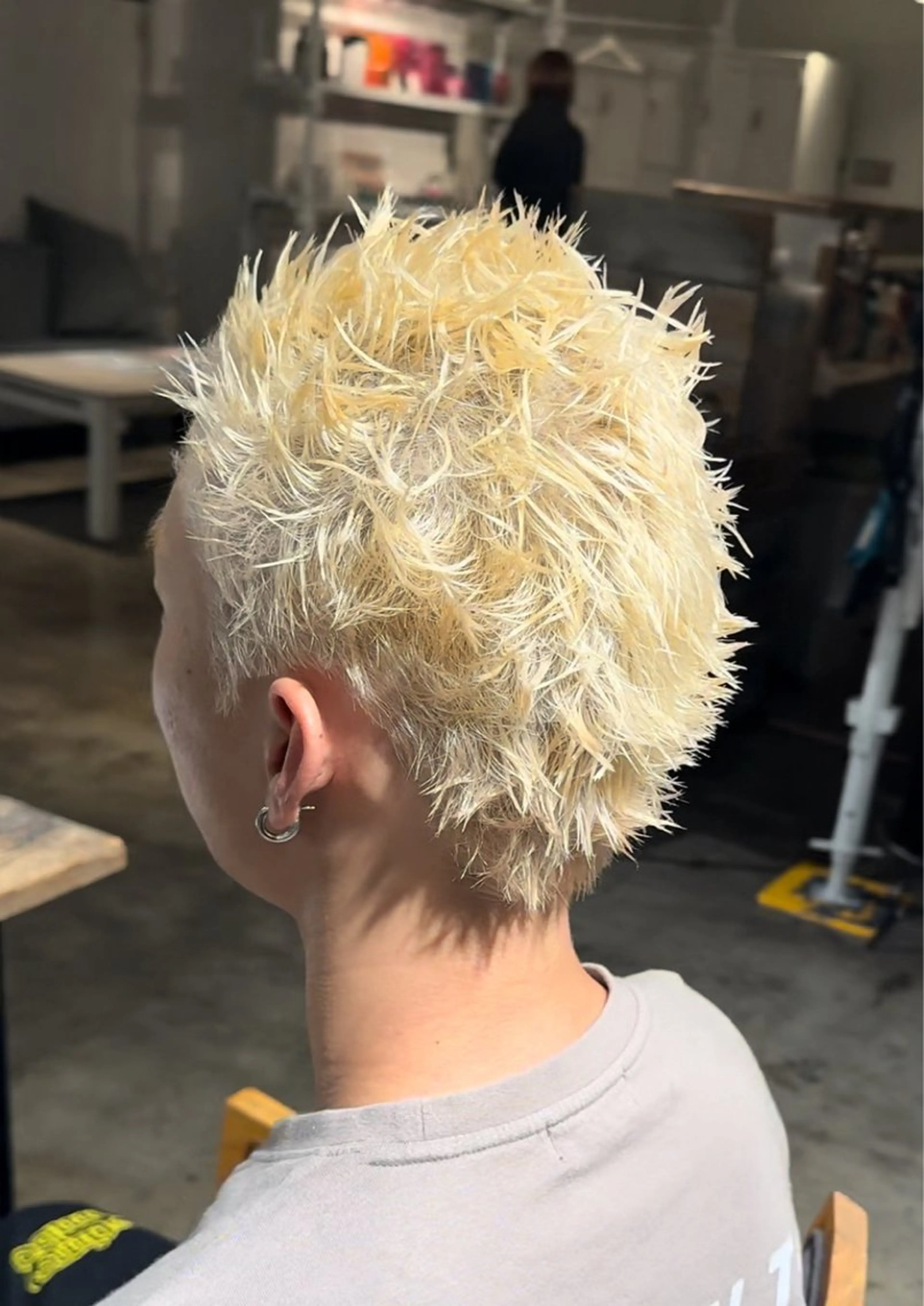 【土日限定】☀️カット+ケアブリーチ、根本リタッチオンカラー☀️ケアトリートメントの写真