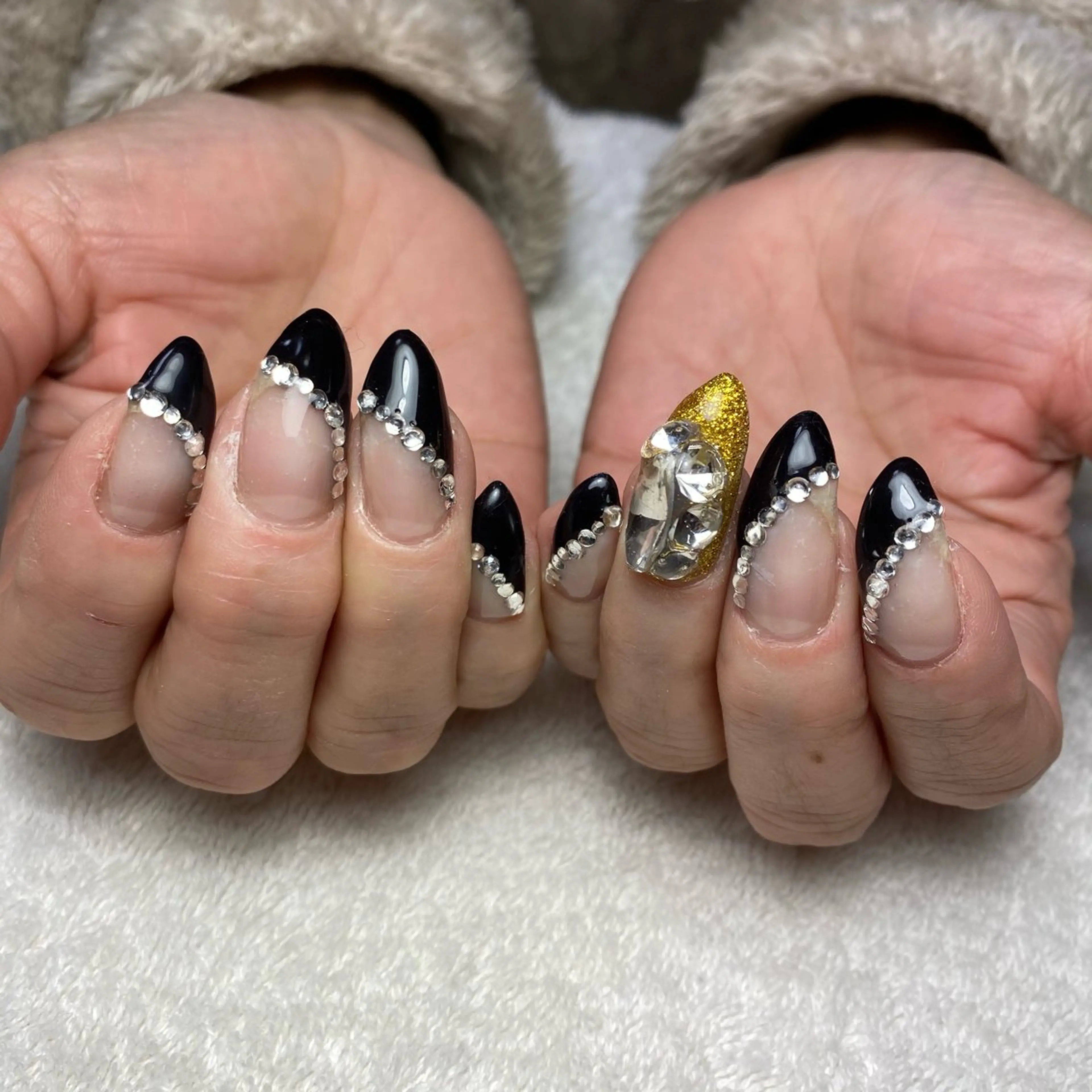 ネイル フレンチネイル キラキラネイル ロングネイル ハンドネイル COCO+所属・COCO +のエステ・リラクイメージ