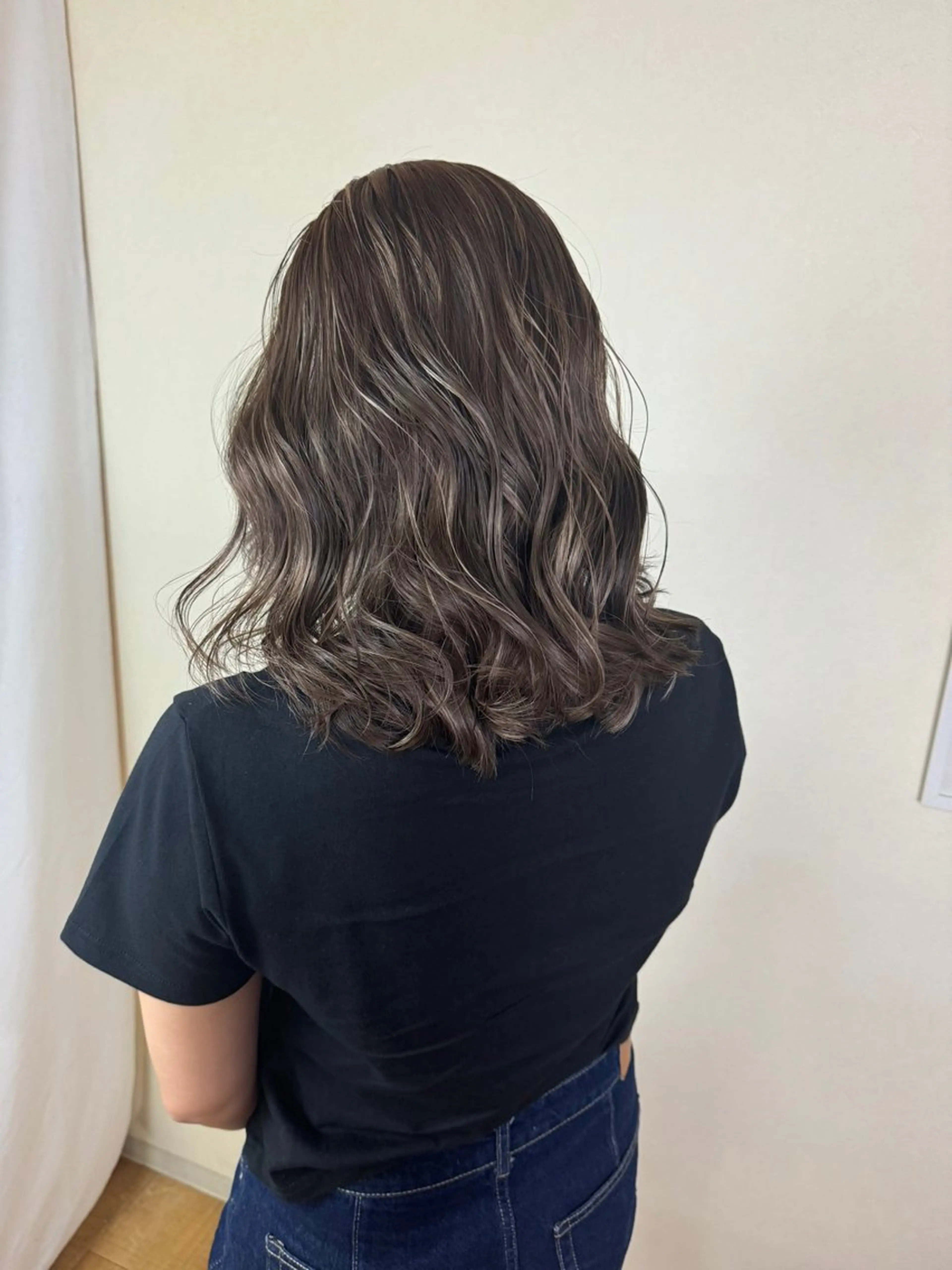 ミディアム カラー グレージュ ハイライトカラー ハイライト カット ヘアカラー トリートメント ハイライトカラー✨ グレージュ✨鎌倉光洋のヘアスタイル