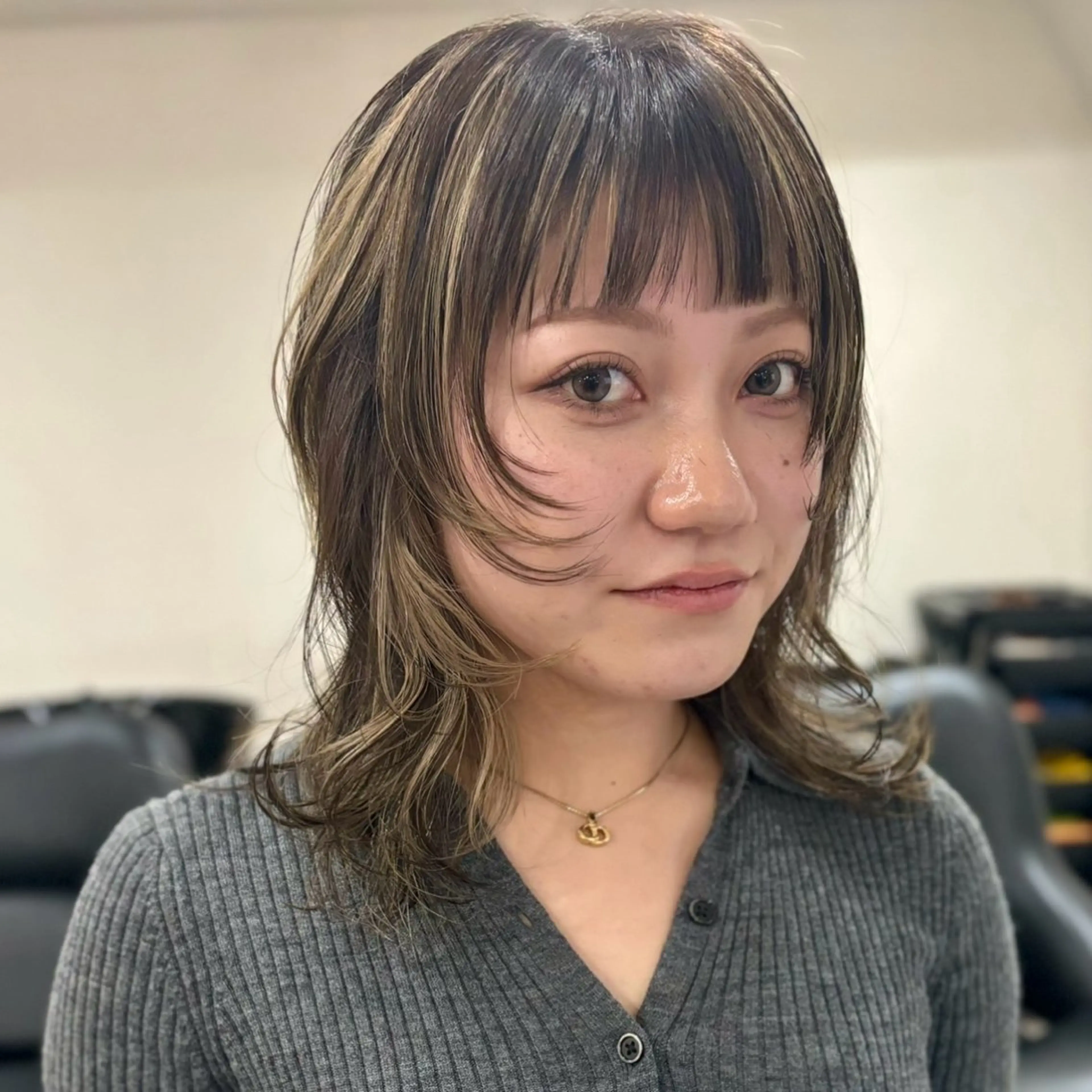 セミロング カラー ハイライトカラー ハイライト レイヤーカット 大阪ヴィーガンサロン KANAKOのヘアスタイル