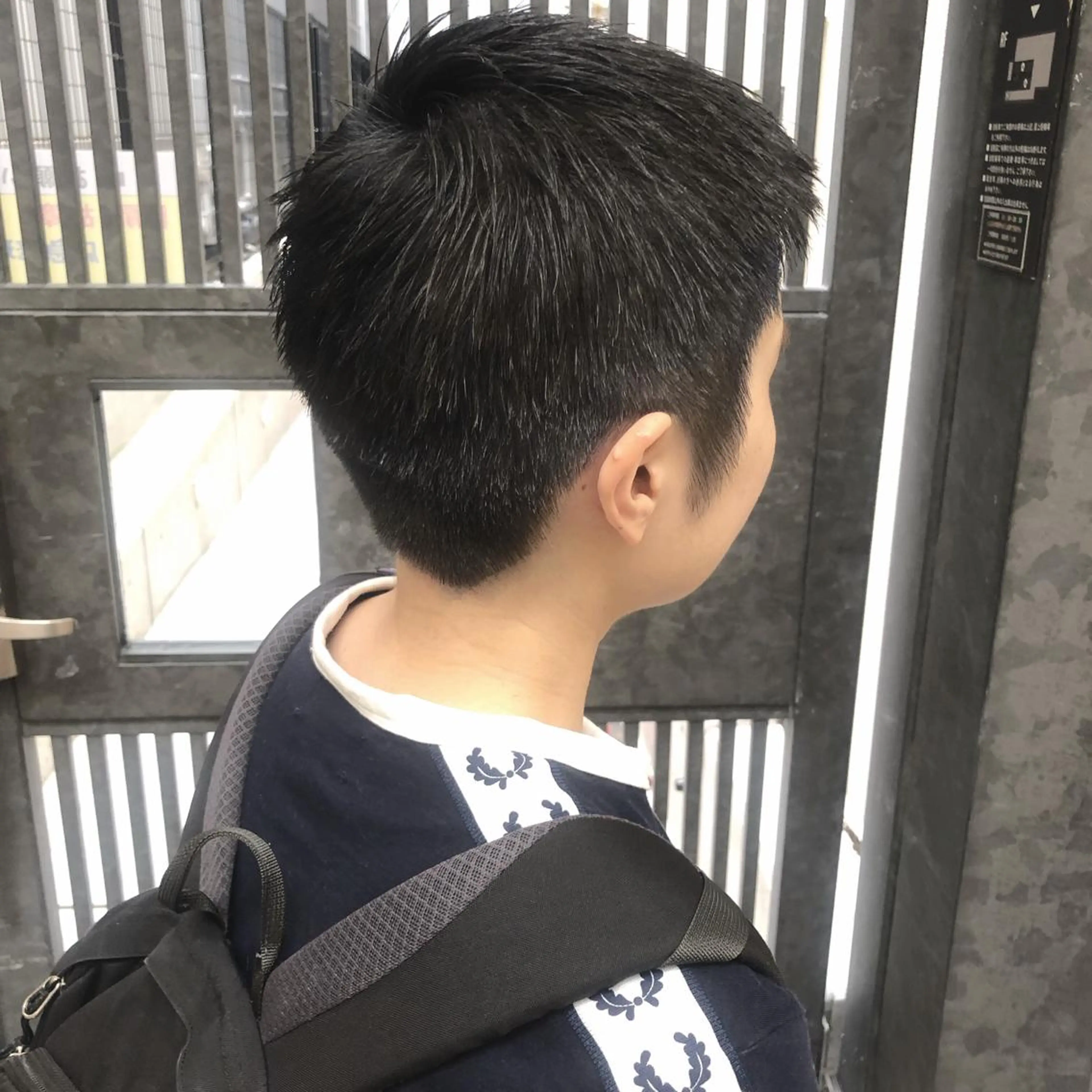 ショート カラー ウルフカット／吉村 桃子のヘアスタイル