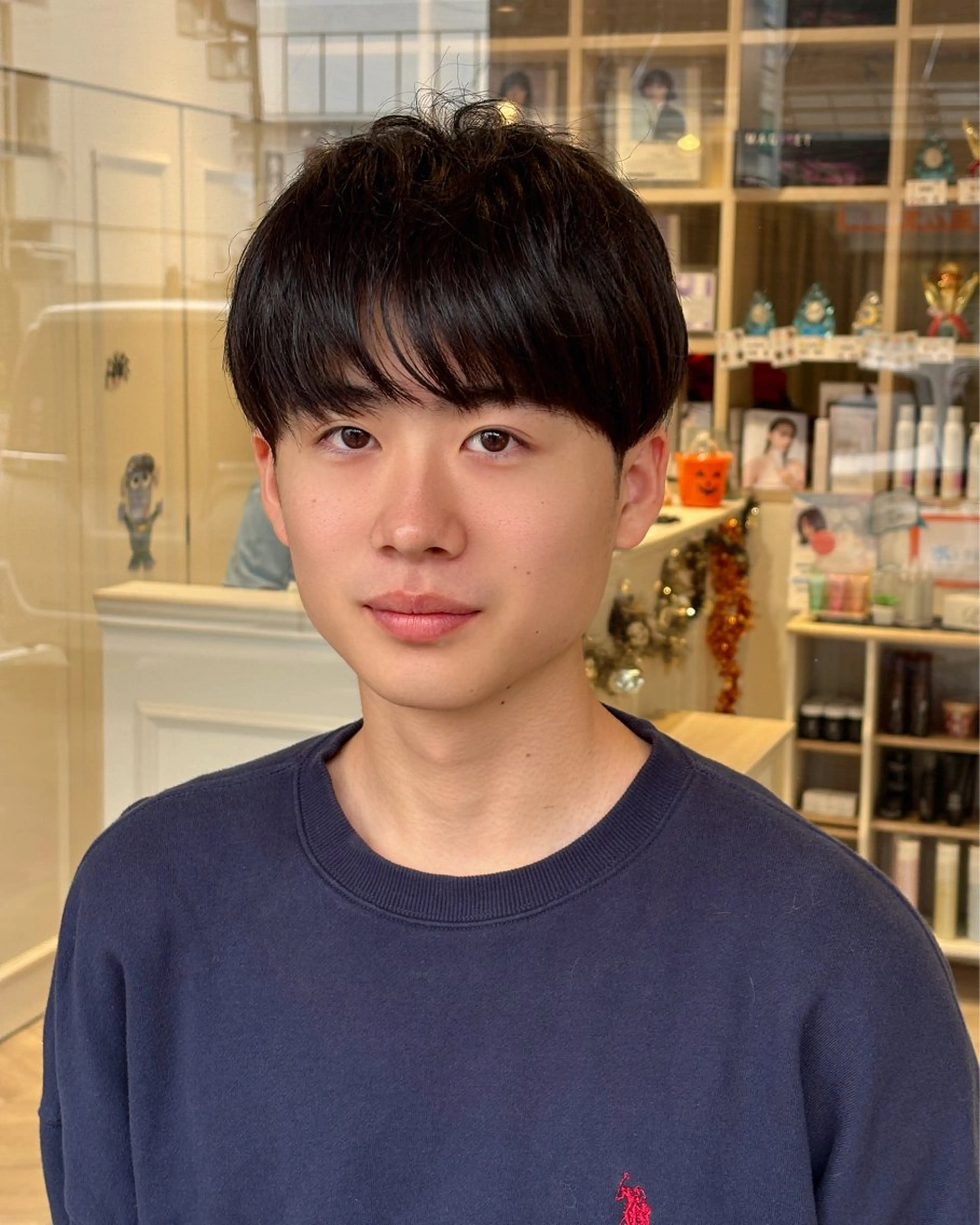 ショート ブリーチなしwカラー メンズパーマ新居見のヘアスタイル