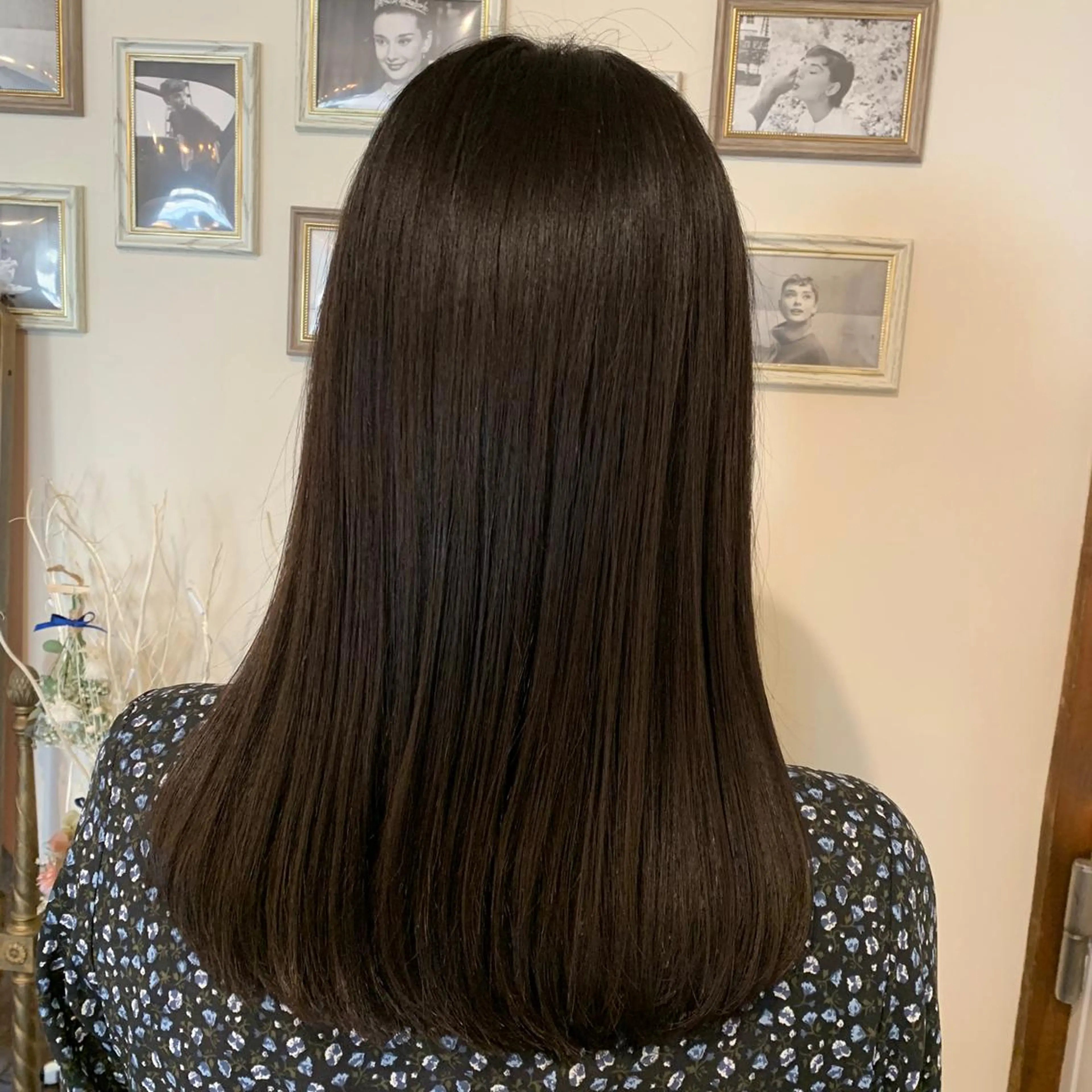 セミロング カラー イルミナカラー ハーブピーリング 痩身　漢方よもぎ蒸しのエステ・リラクイメージ