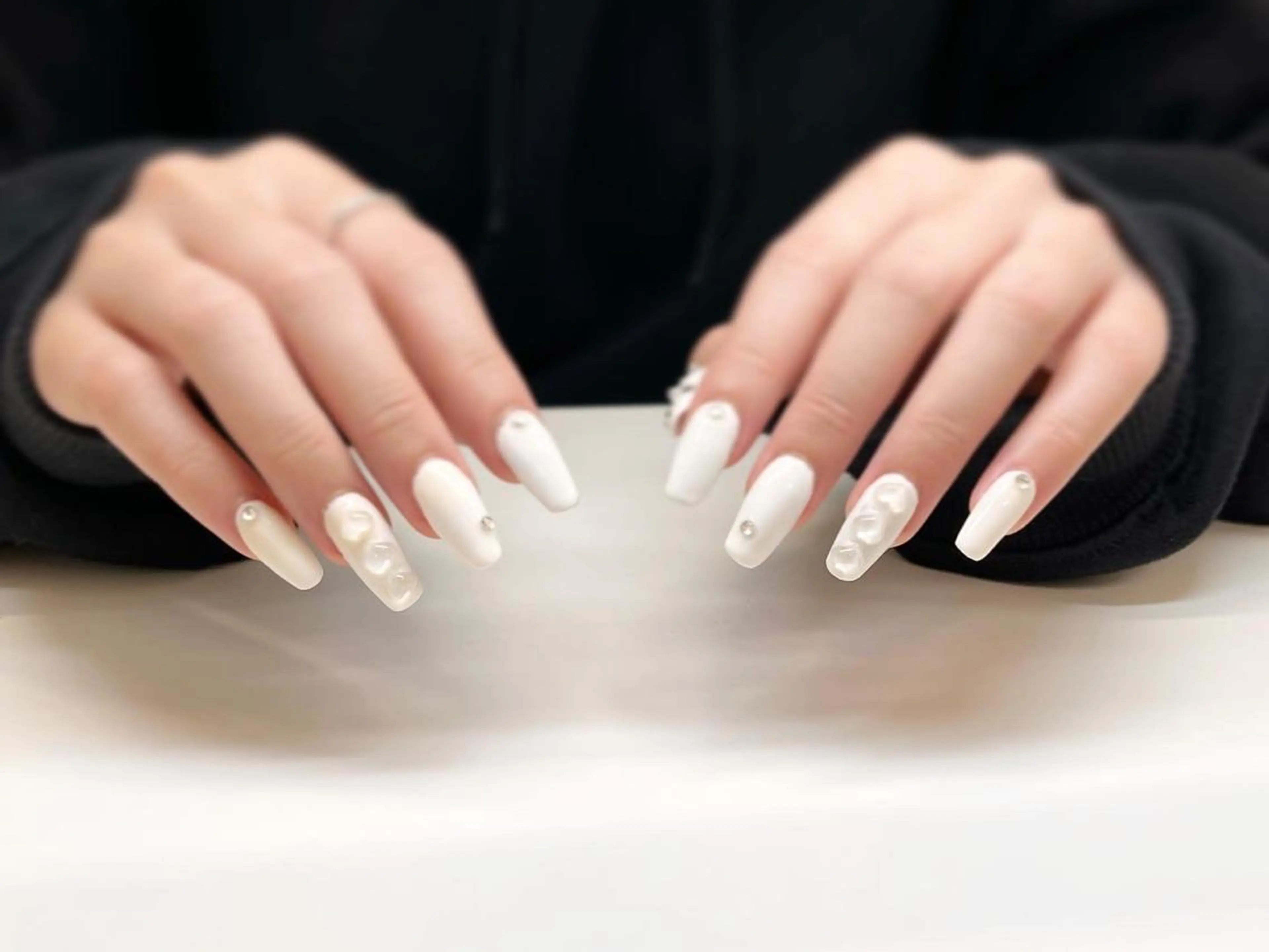 ロング ネイル ワンカラーネイル スカルプネイル ホワイト RIONnail Yurikaのネイルデザイン