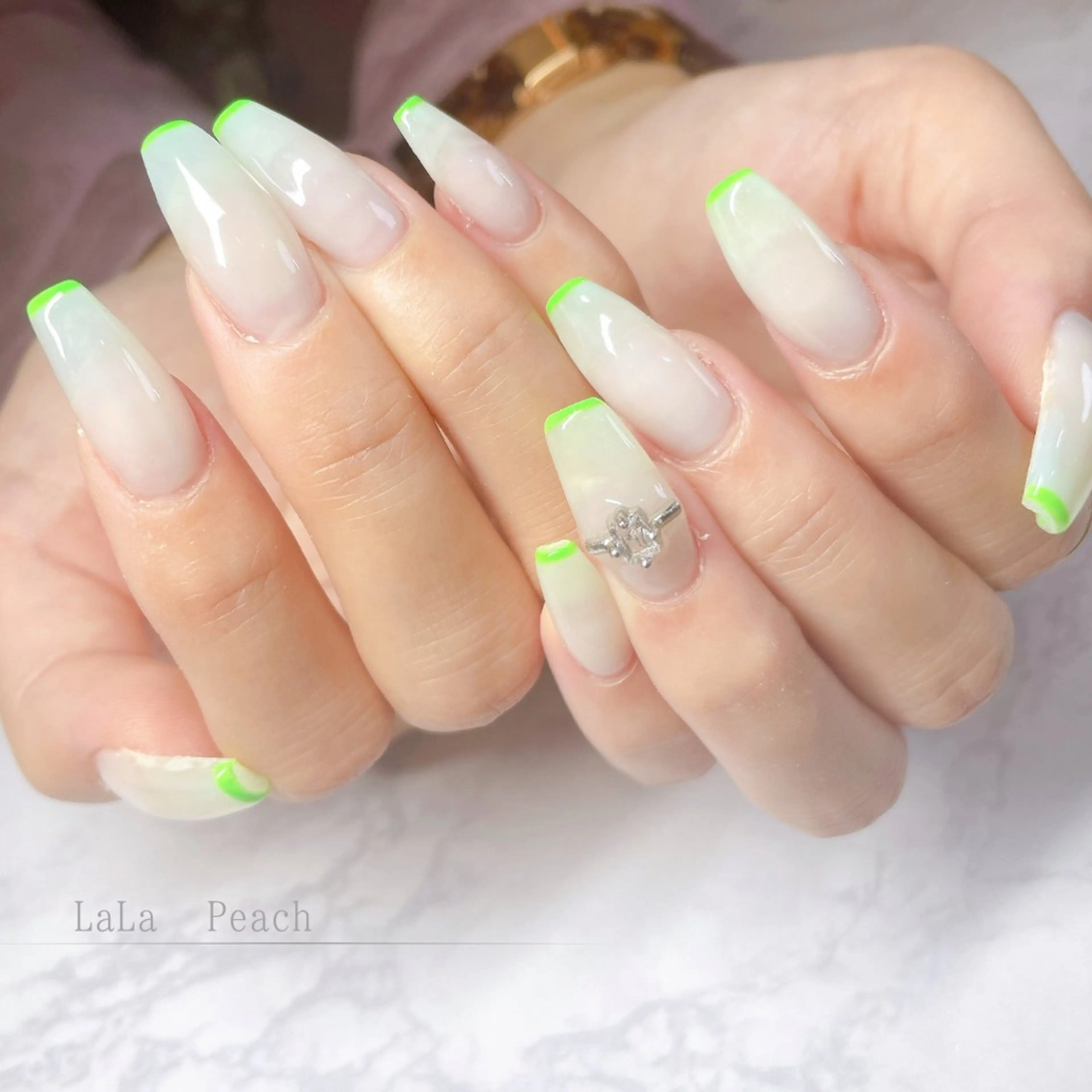 ネイル ジェルネイル 夏ネイル ハンドネイル LaLa Peach 福岡のマツエク・マツパデザイン