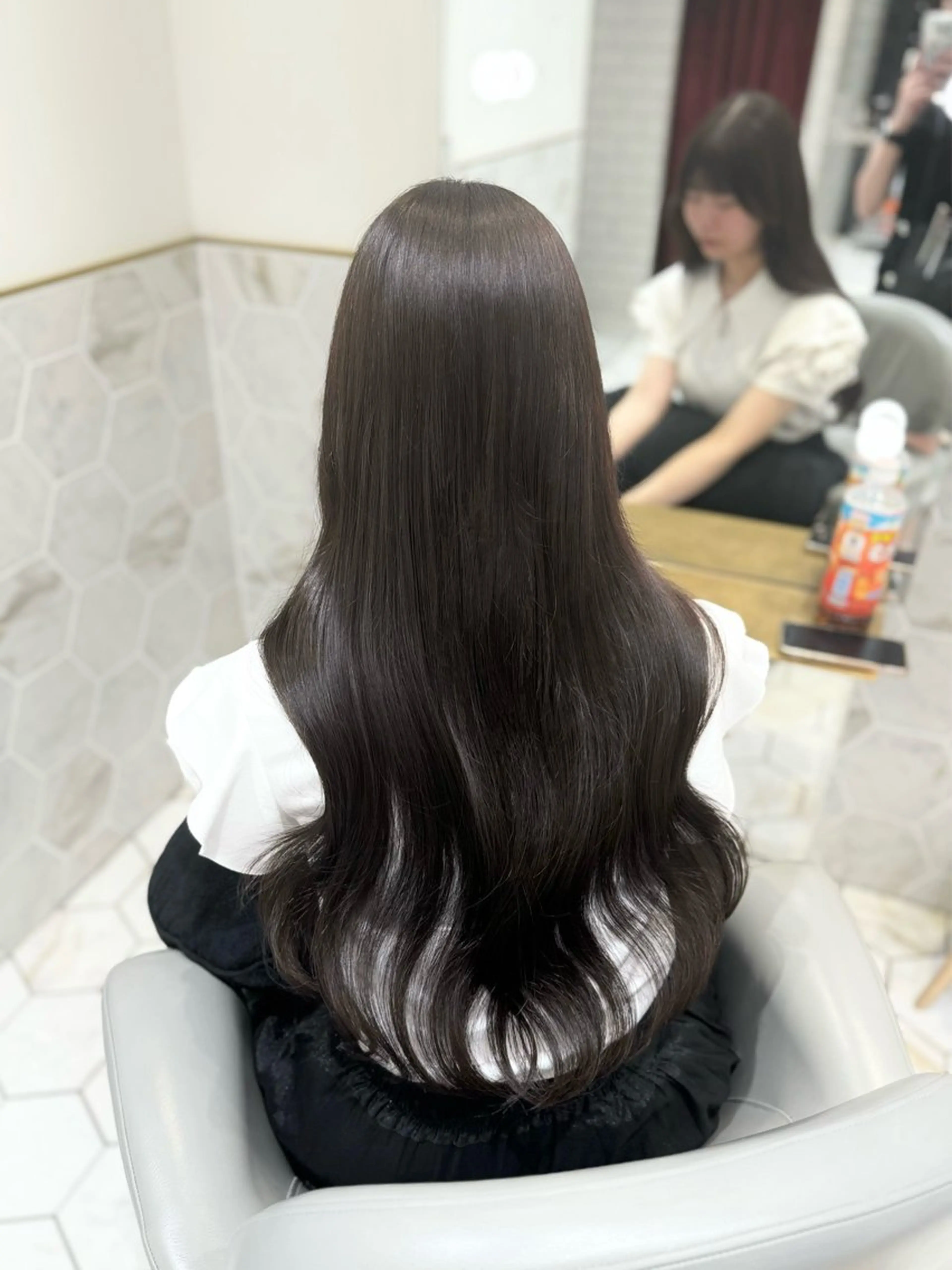 ロング カラー ブリーチ グレージュ ブリーチなしカラー costes 今井芽依のヘアスタイル