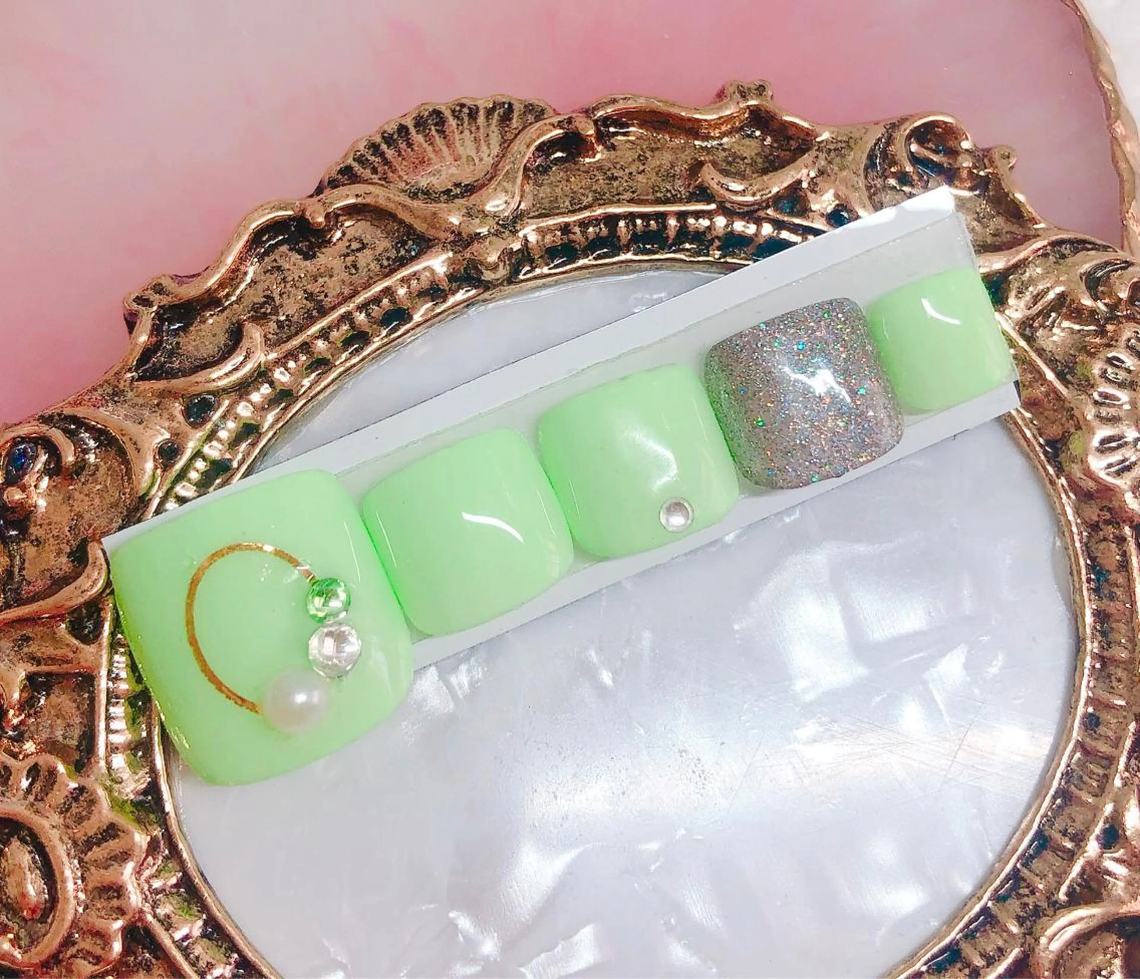 ネイル フットネイル フットネイル CROWN プライベートサロンのネイルデザイン