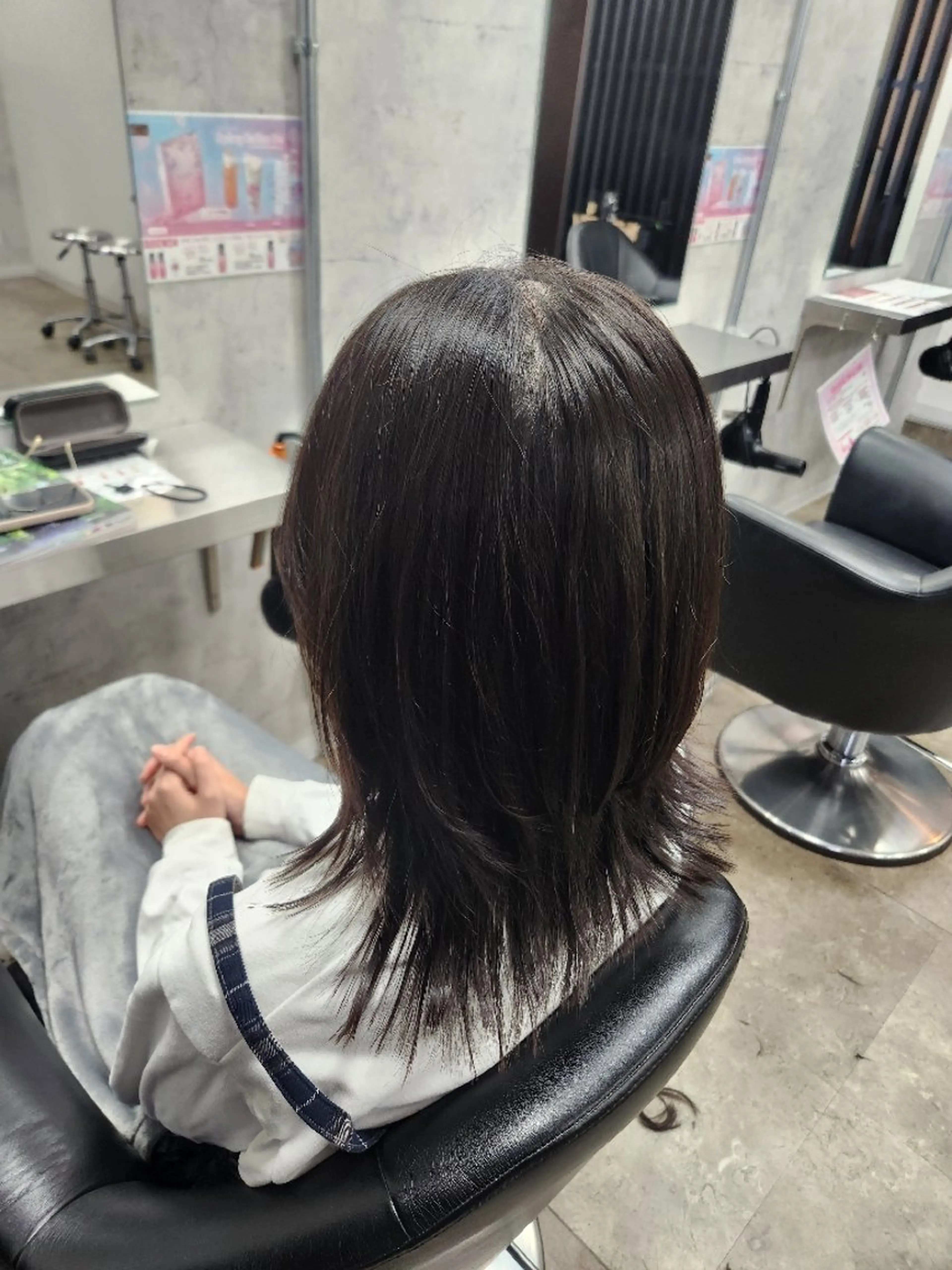 セミロング 上杉 彩佳のヘアスタイル