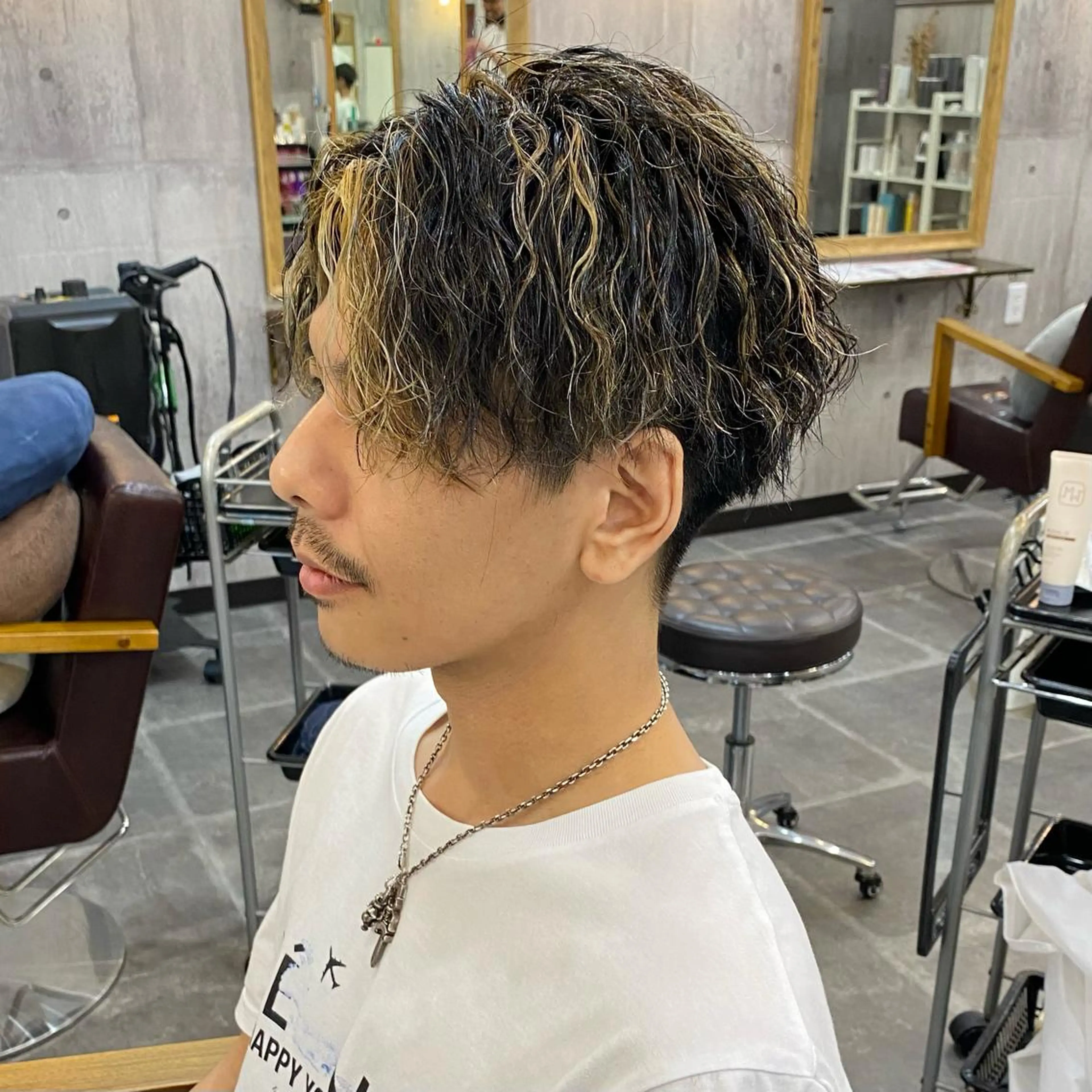 ミディアム パーマ メンズ 高橋 宏輔のヘアスタイル