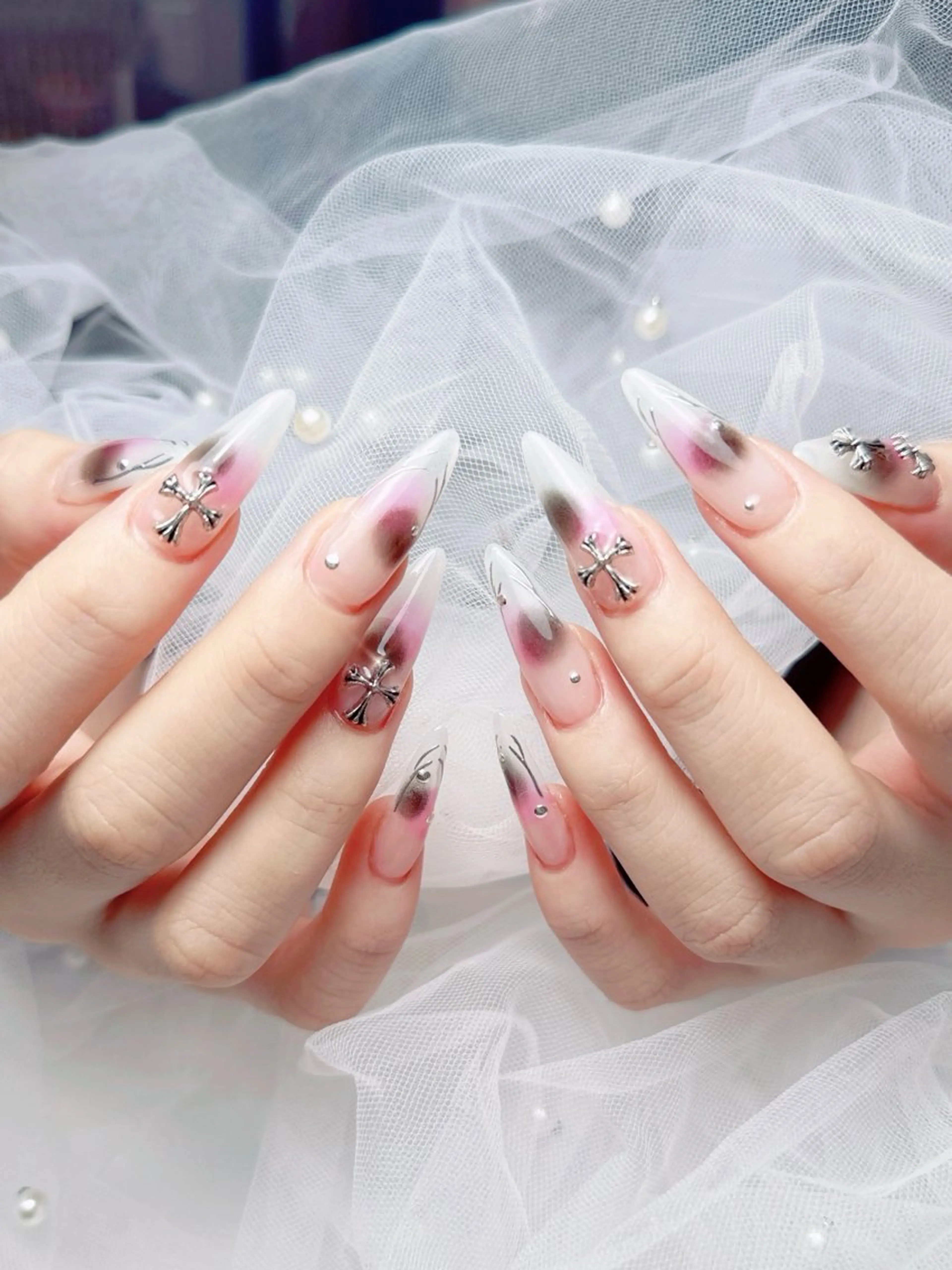 ネイル ハンドネイル チョウ チョウのネイルデザイン