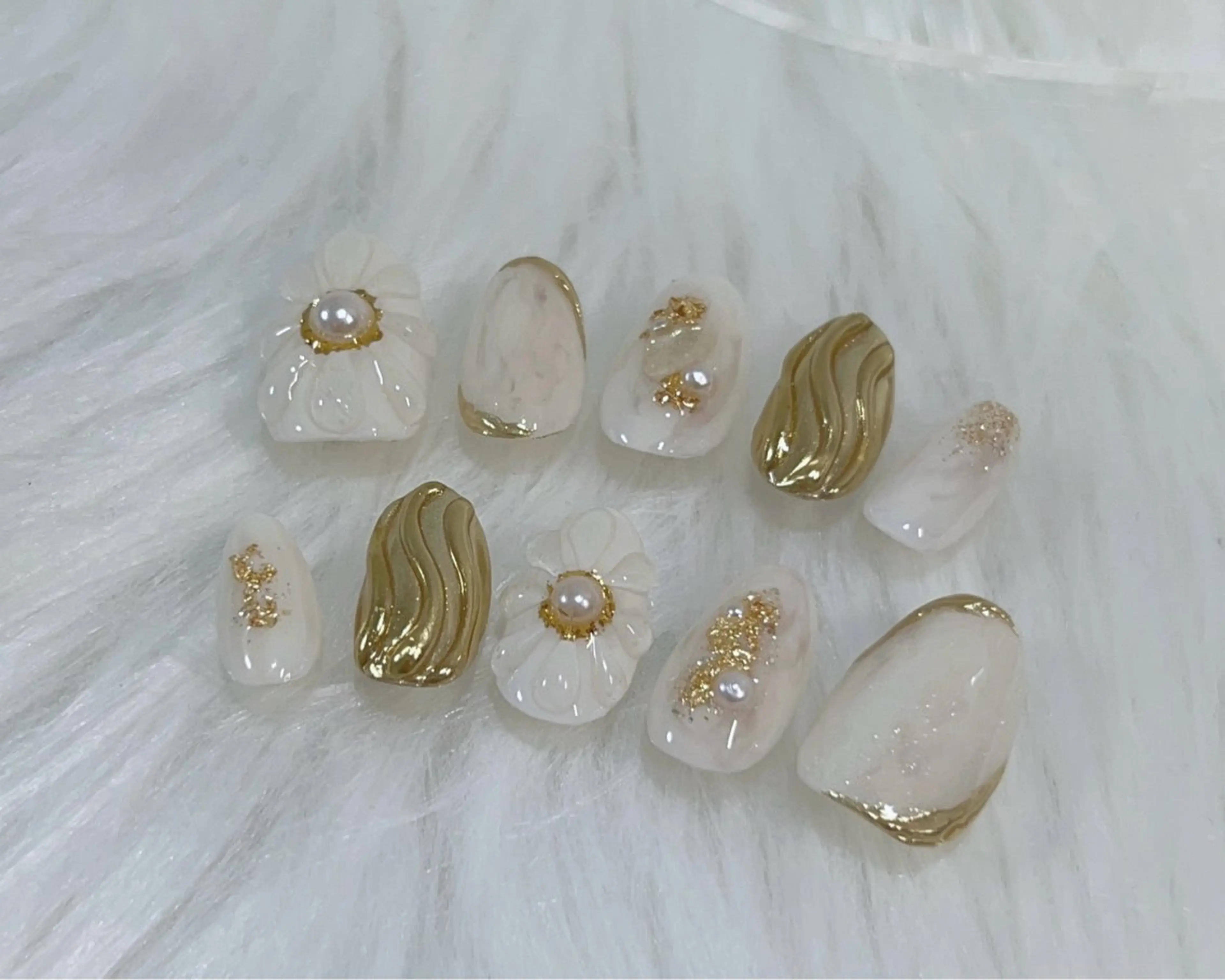 ネイル ニュアンスネイル ホワイト ハンドネイル peTiT chikaのネイルデザイン