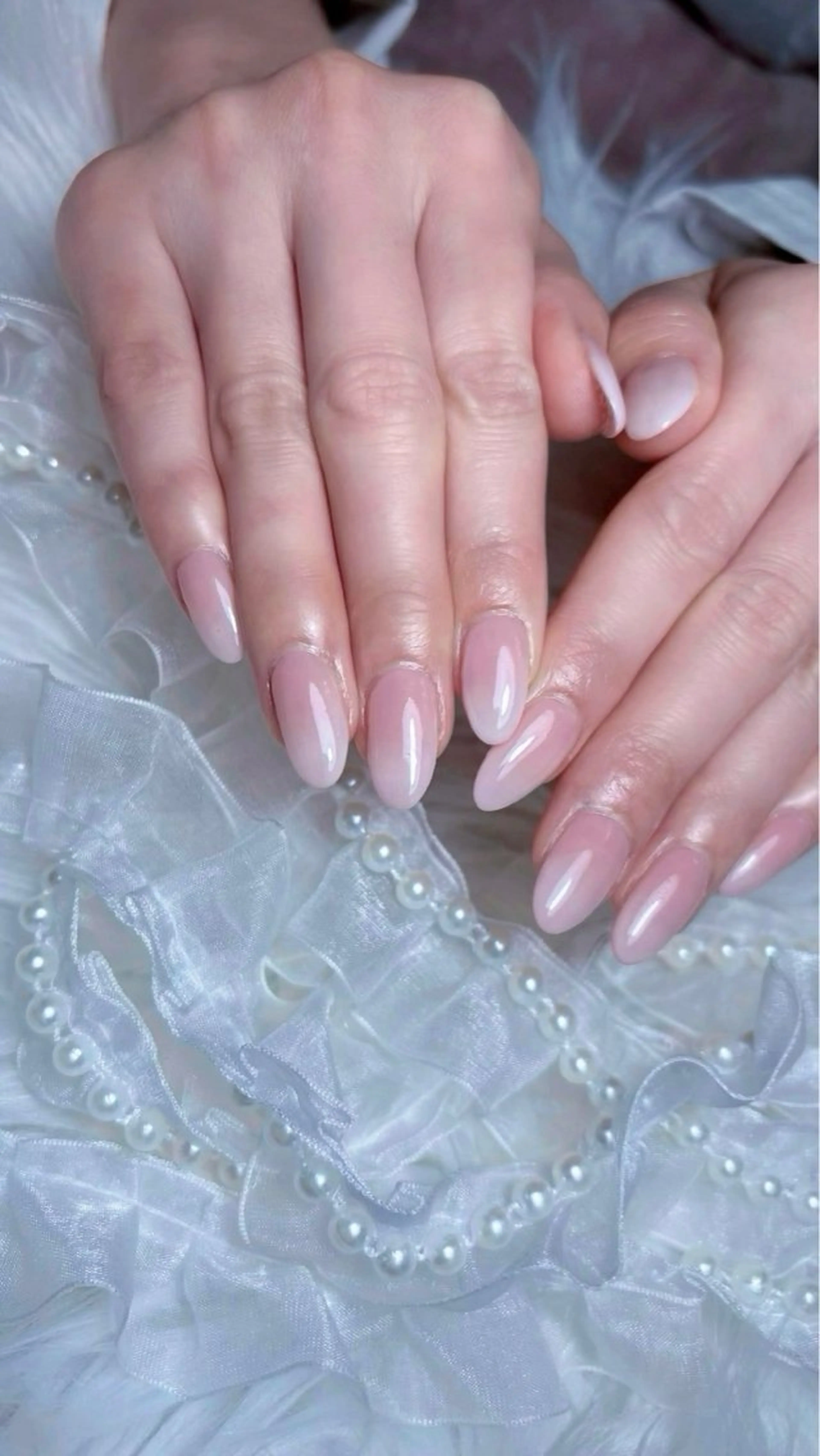 ネイル グラデーション シンプルネイル ホワイト ハンドネイル 𝑬𝑹𝑰𝑲𝑨 𓂃🎀𓈒𓏸のネイルデザイン