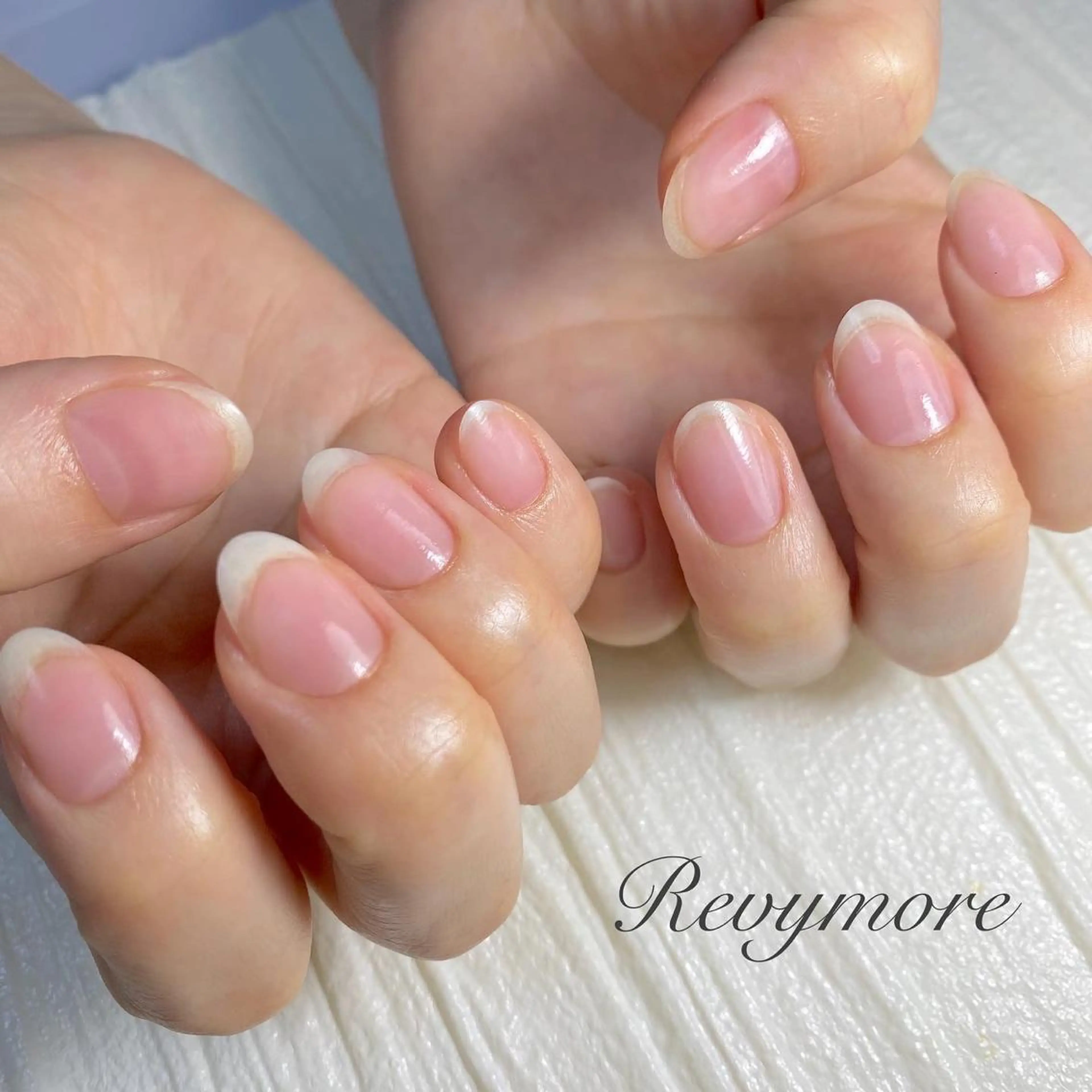 ショート ネイル 韓国風ヘア ジェルネイル キラキラネイル 韓国ネイル ニュアンスネイル nail salon Revymoreのネイルデザイン