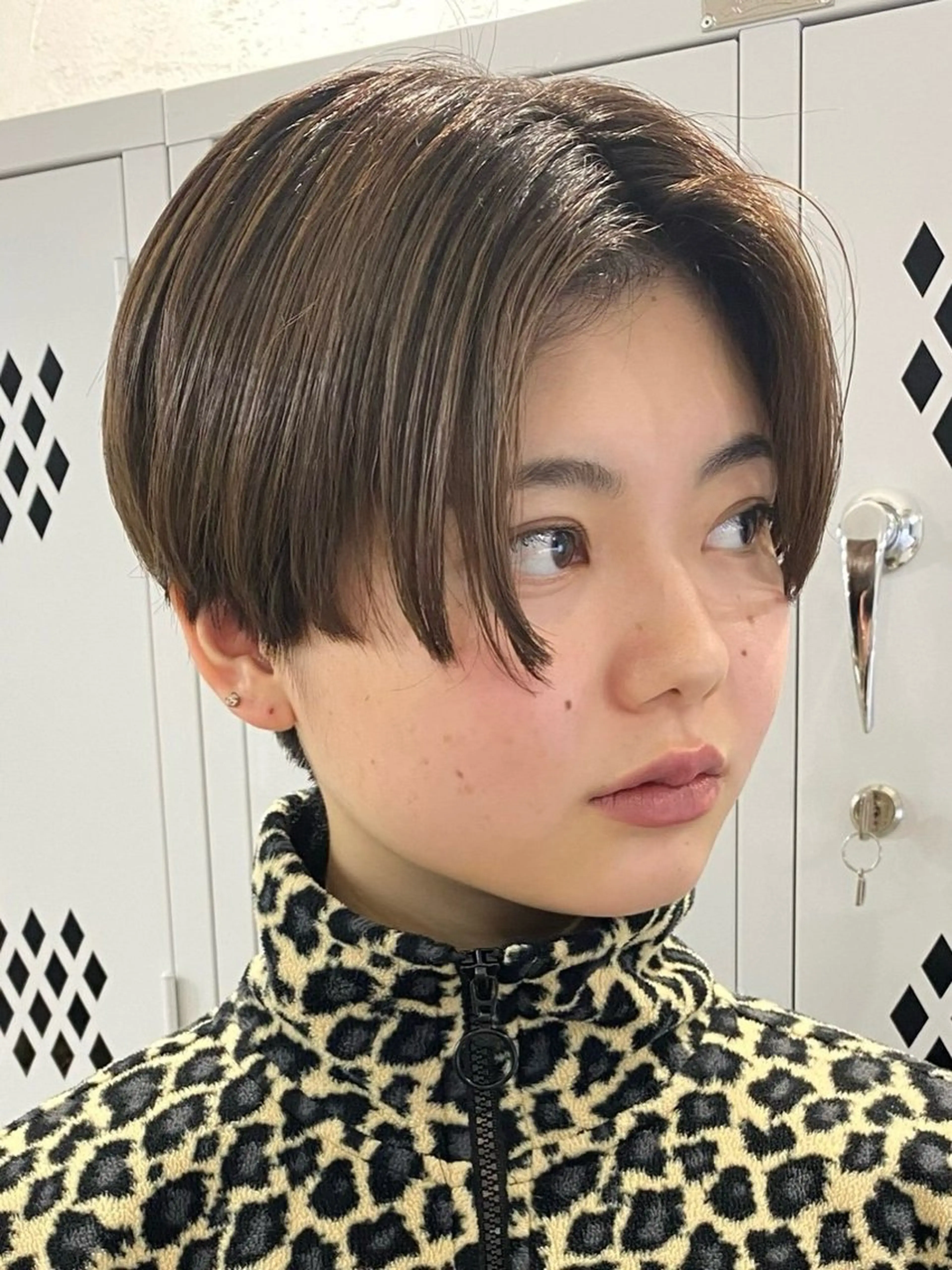 カラー 塔尾 真那のヘアスタイル