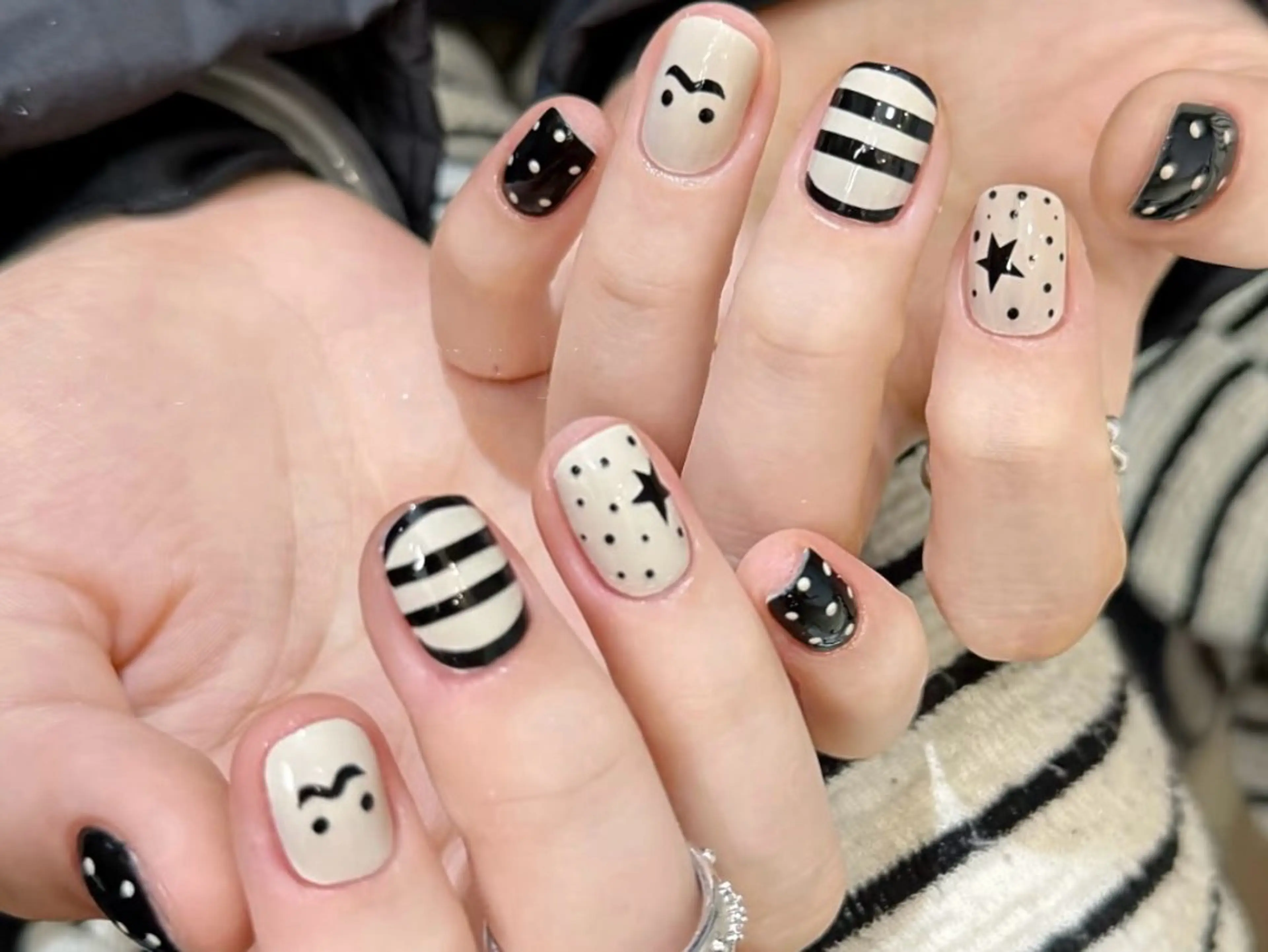 ネイル ボーダー ドット フットネイル おそろいネイル ショートネイル ハンドネイル キイ サロンのネイルデザイン