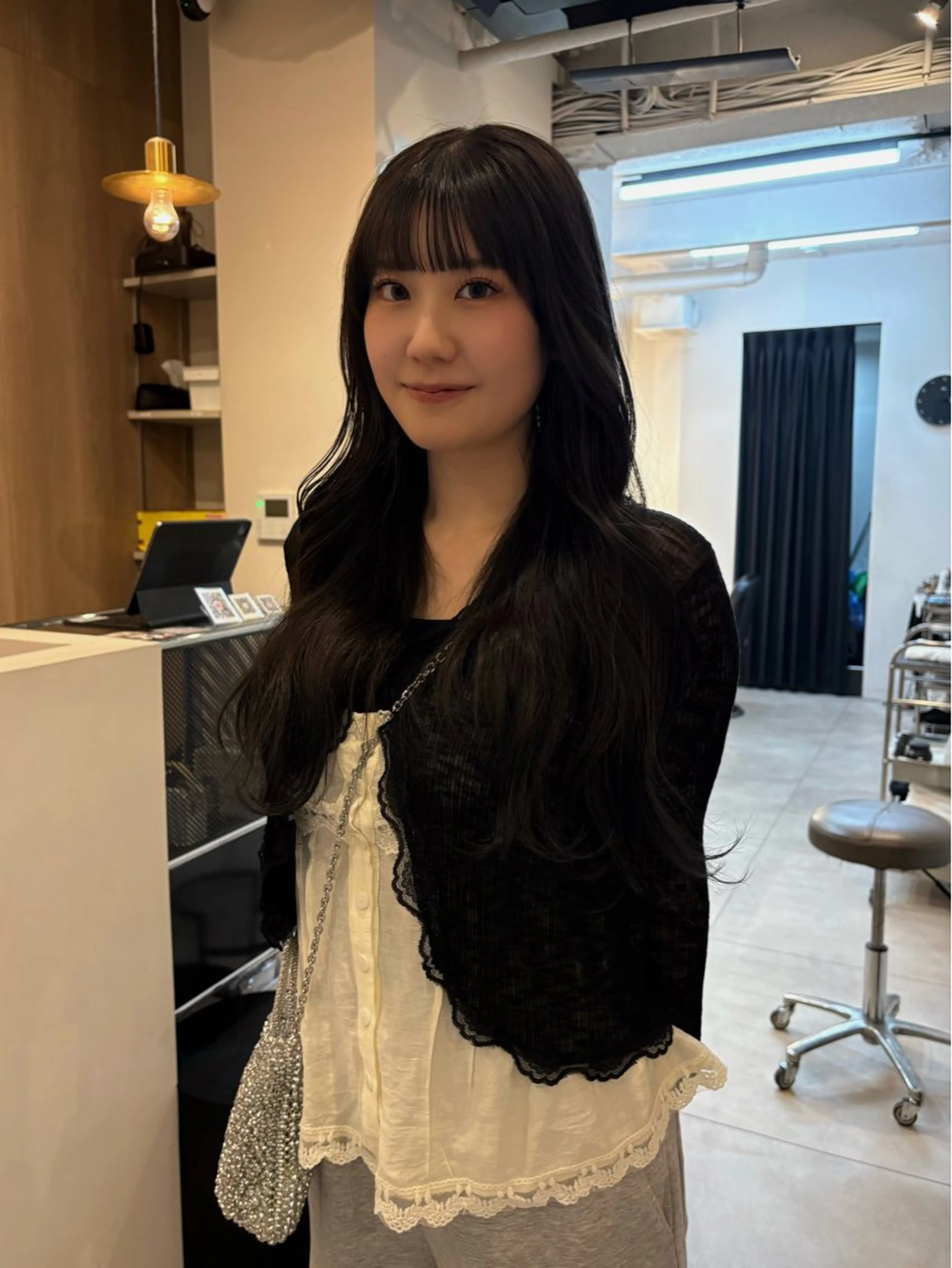 ロング カット ヘアカラー 魚谷 綾渚のヘアスタイル