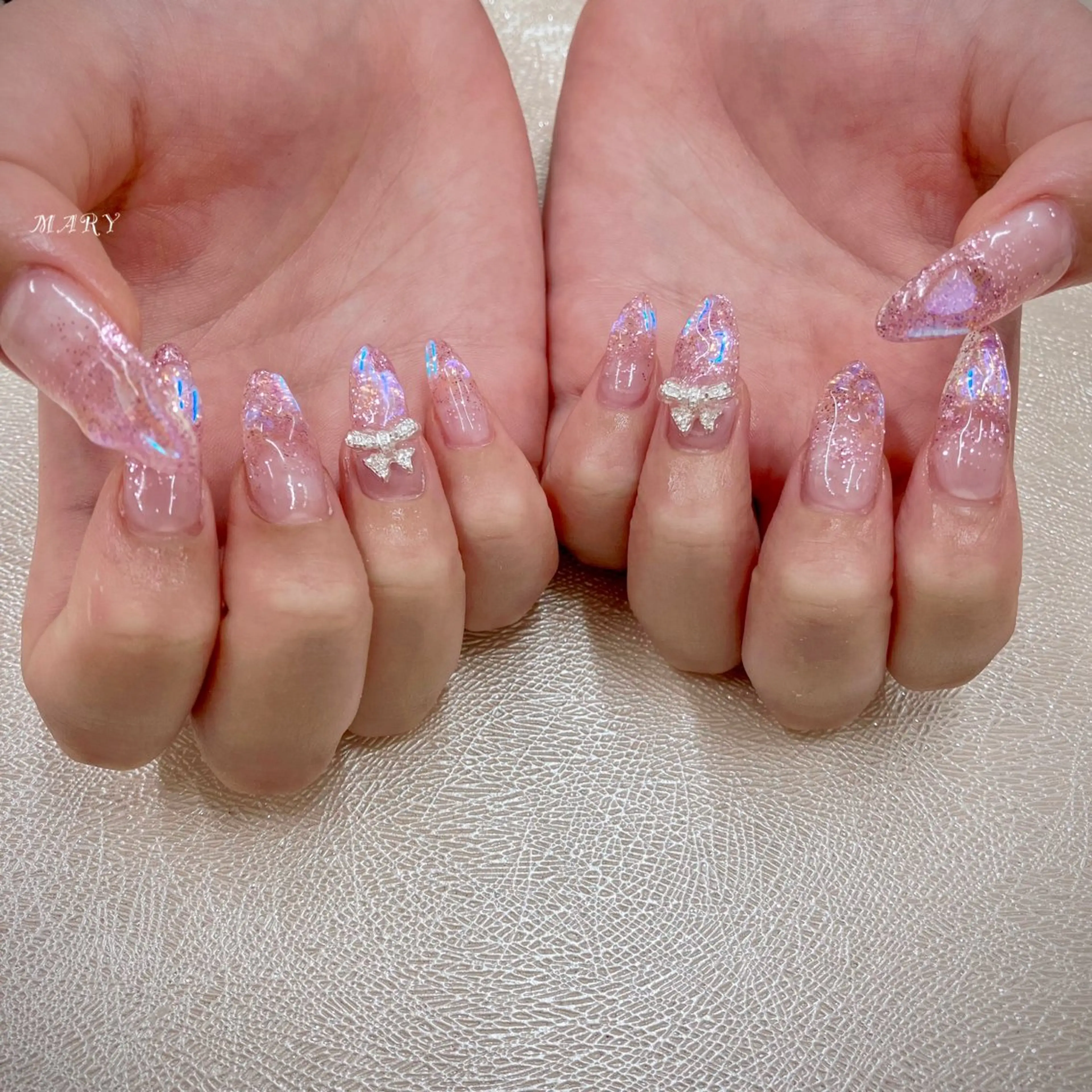 ネイル オーロラネイル グラデーション キラキラネイル ラメ(グリッター) ラメグラデーション ハンドネイル Mary nail所属・Mary nail .narumiのネイルデザイン