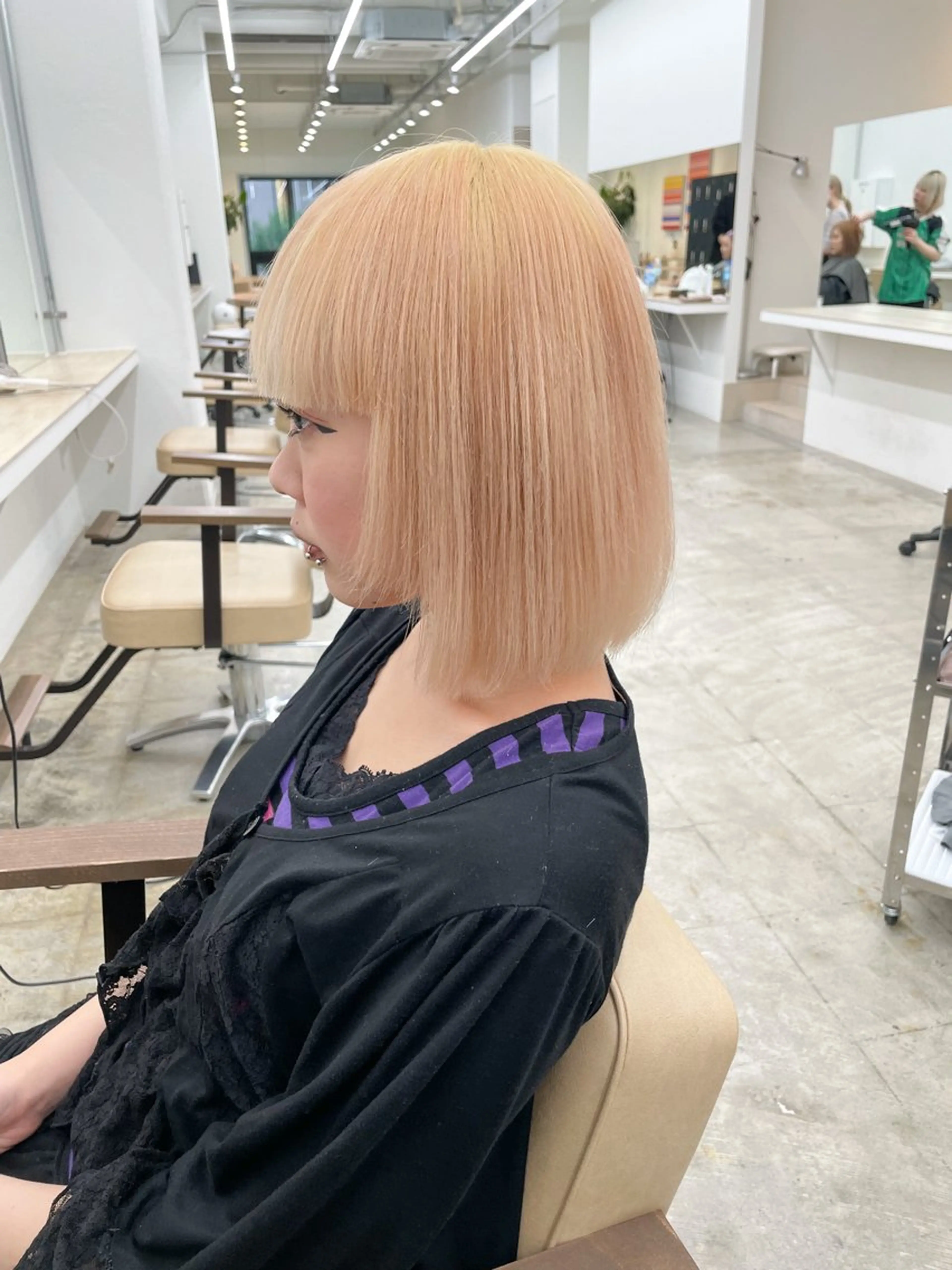 ミディアム カラー ベージュカラー ブリーチ ケアブリーチ ハイトーンカラー ホワイトベージュ ヘアカラー トリートメント ハイトーン/レイヤー /ケアブリーチ石川治のヘアスタイル