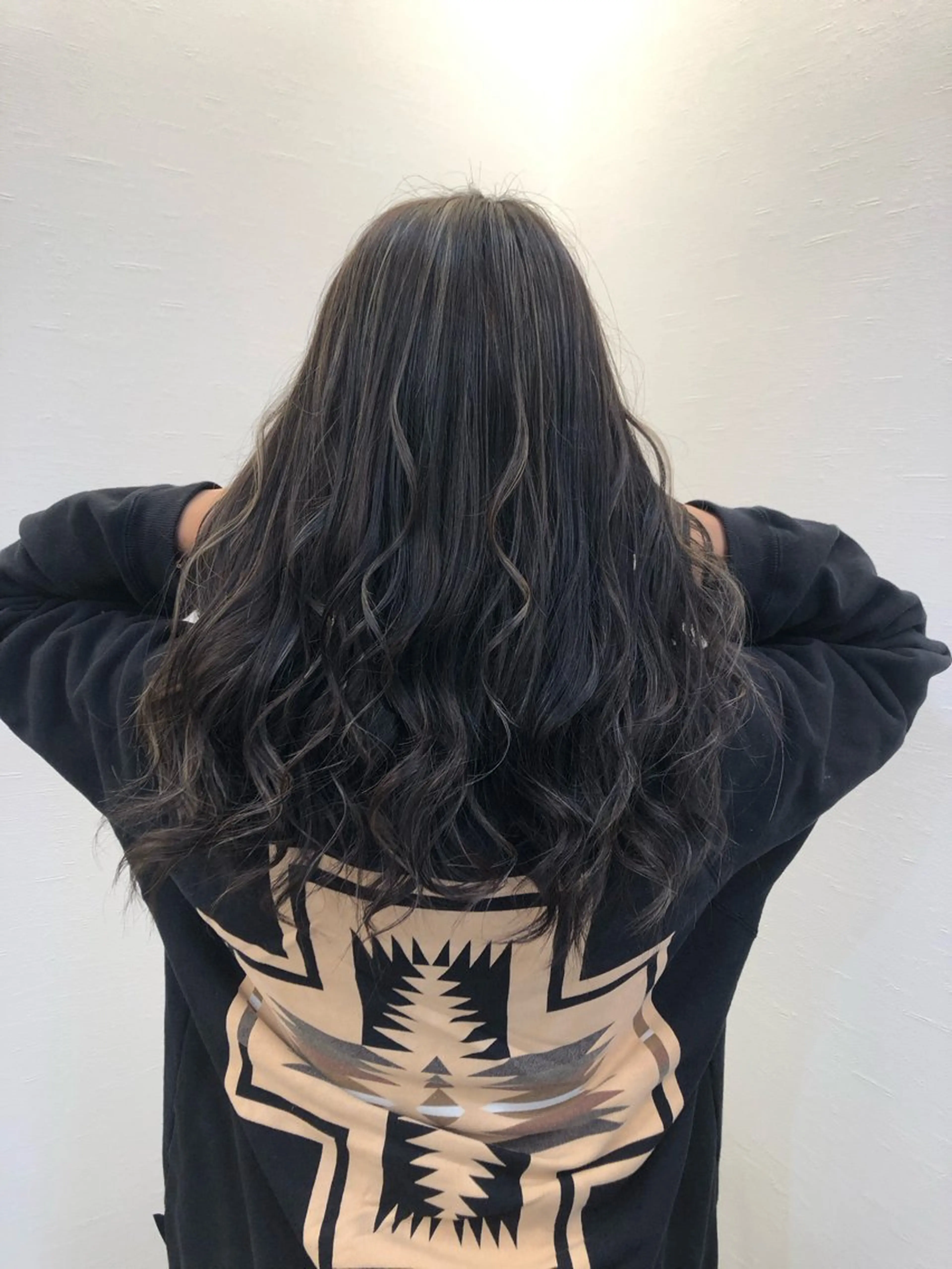 カラー ツノガイ エリのヘアスタイル