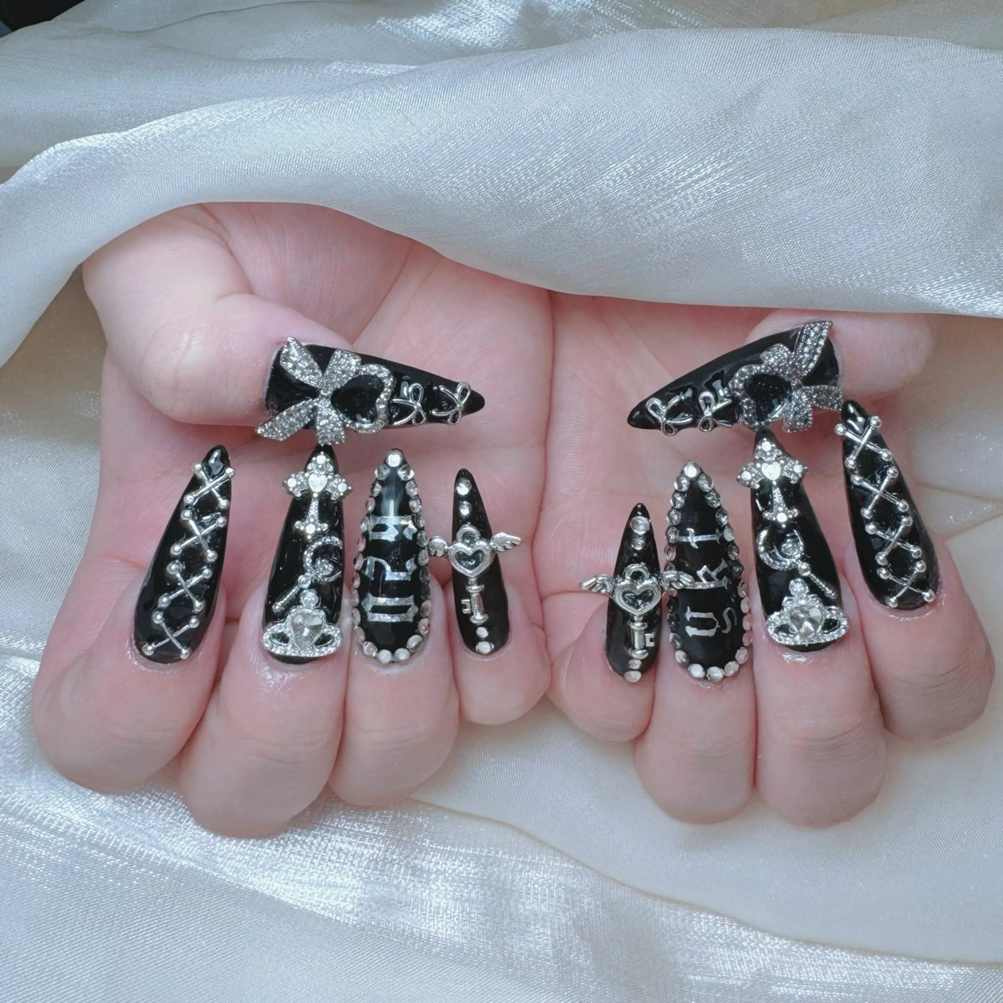 ネイル オーロラネイル フレンチネイル ハート キラキラネイル 韓国ネイル ハンドネイル Melody Nail所属・Melody 3D/スカルプ専門店のネイルデザイン