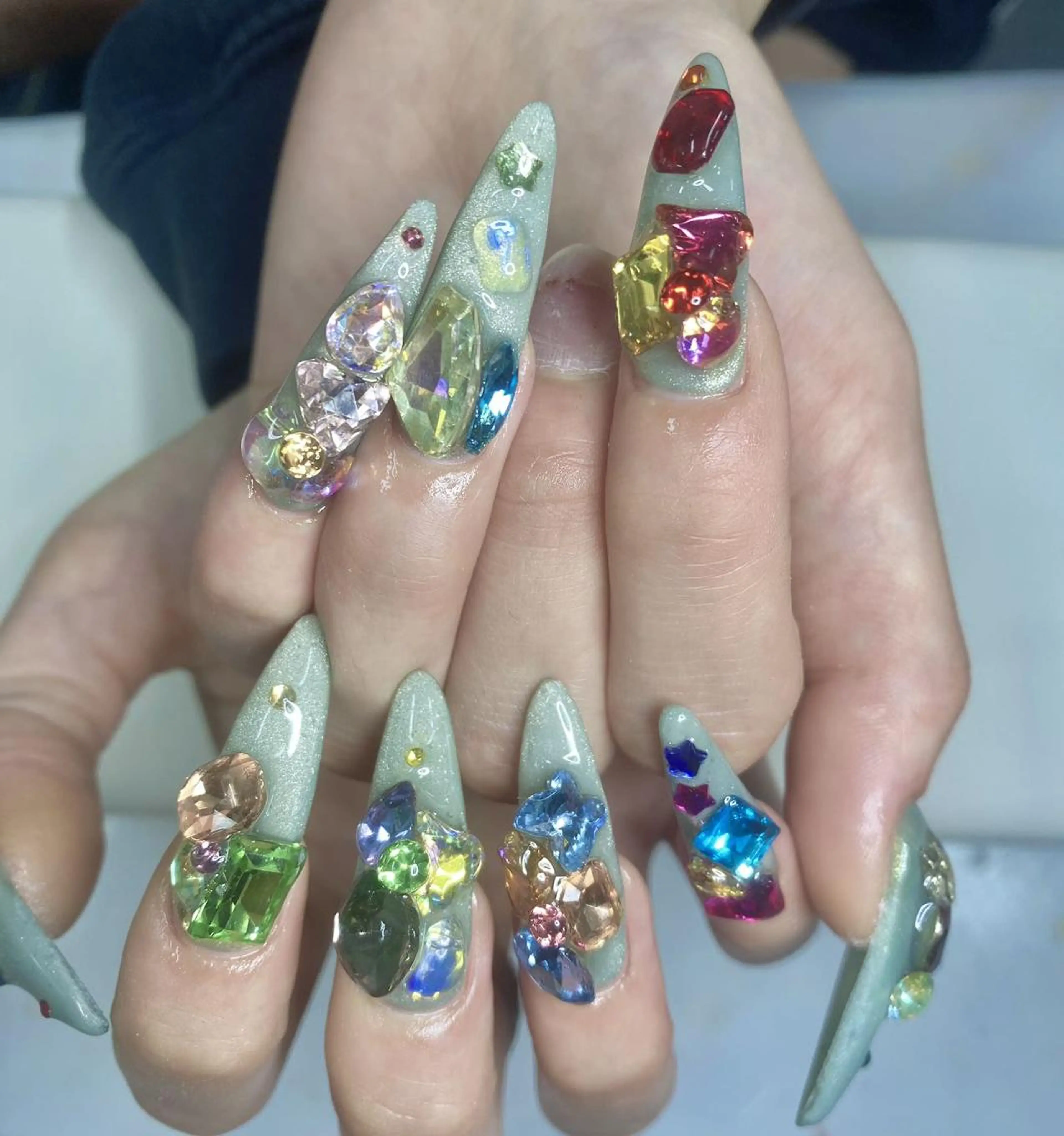 ネイル アートネイル 長さ出し ネイルチップ Queens ciciのネイルデザイン