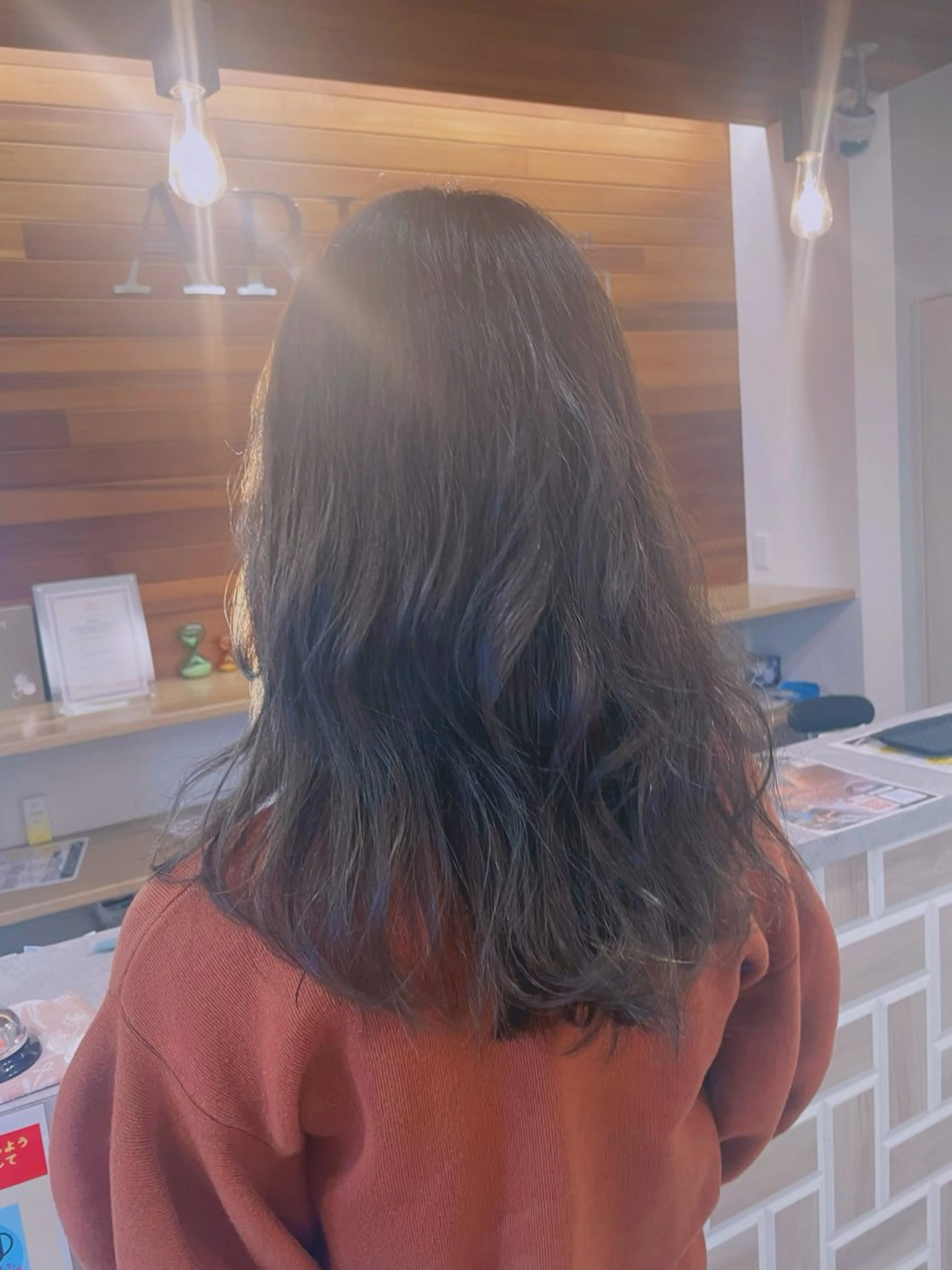 セミロング カラー 山越 美裕樹のヘアスタイル