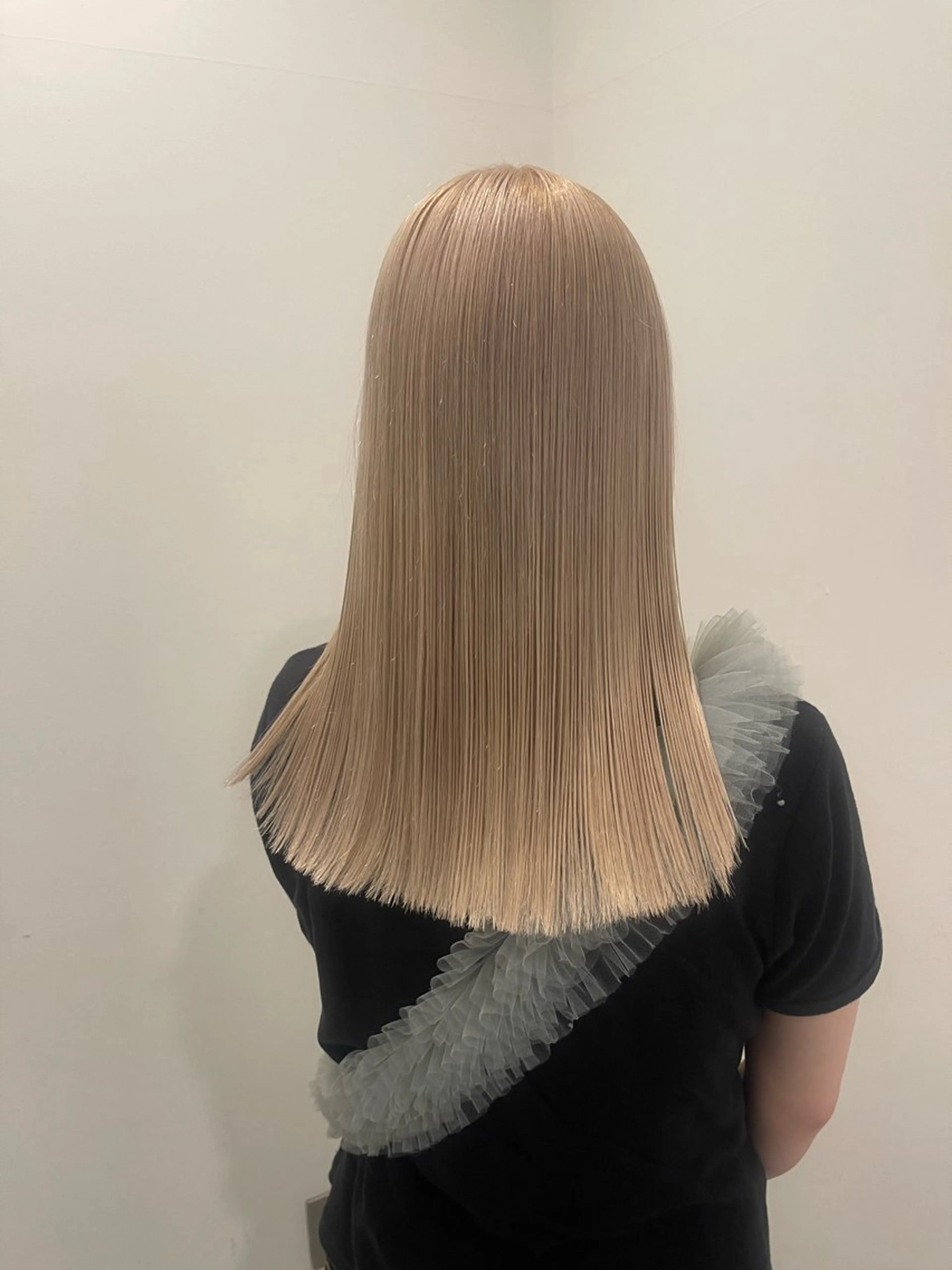 セミロング カラー 広島:ミルキーカラー tsumaのヘアスタイル