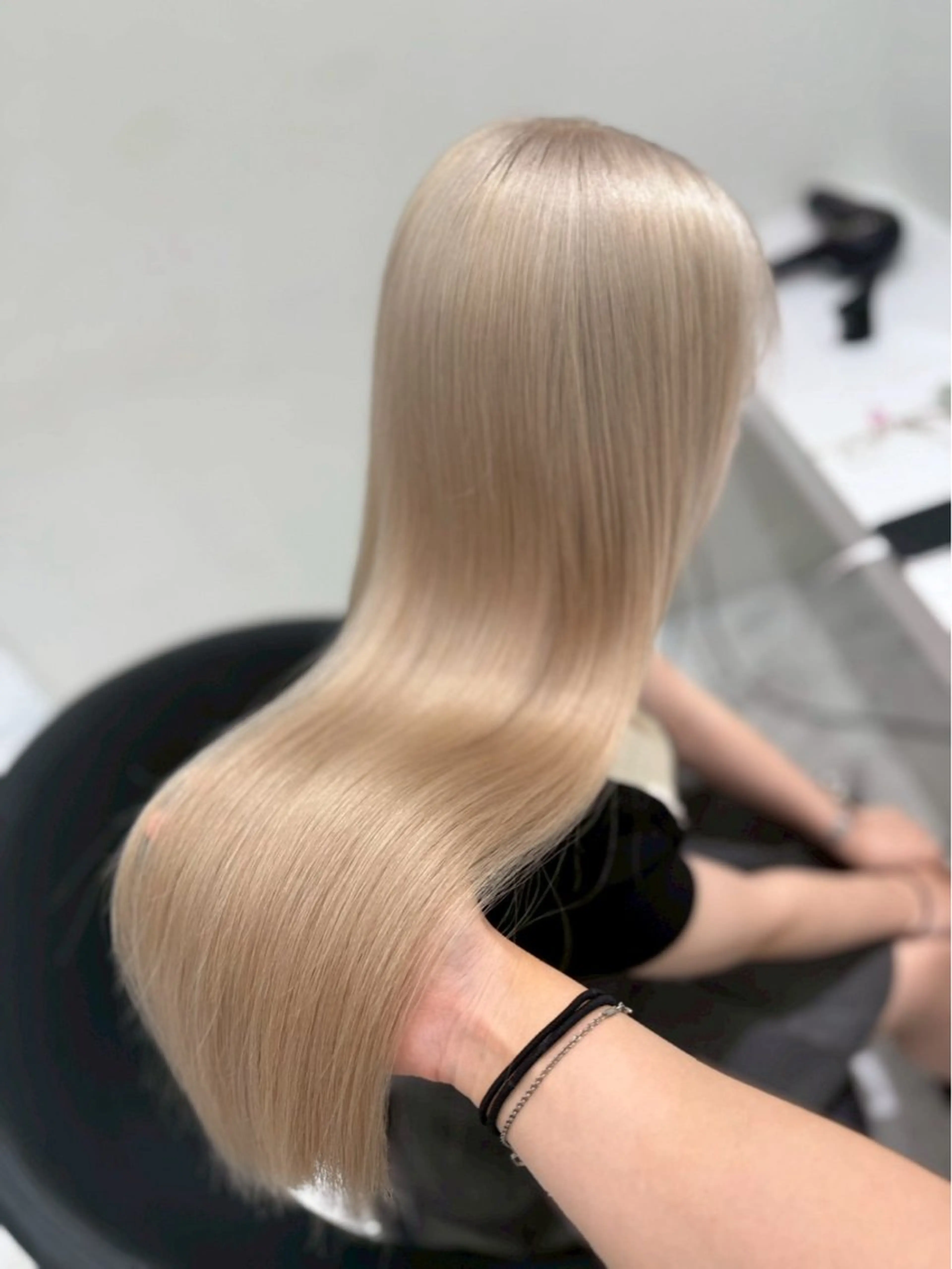 ロング カラー ブリーチ 透明感カラー ハイトーンカラー ヘアカラー ハイトーンカラー💞 くるみ🎀のヘアスタイル