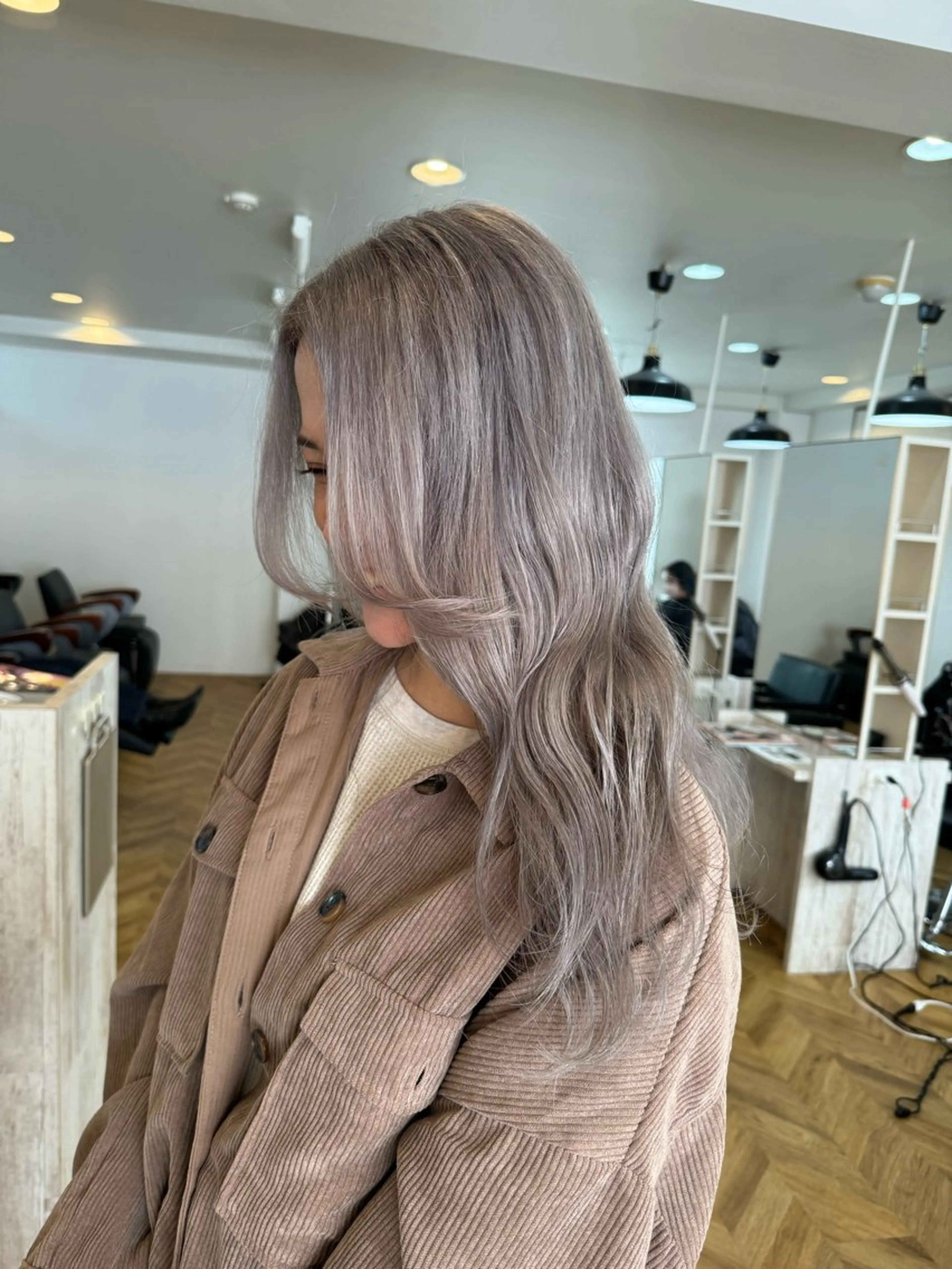 セミロング カラー グレージュ ハイトーンカラー ハイトーングレージュ カット ヘアカラー トリートメント ブリーチ特化 梅田本多翔のヘアスタイル