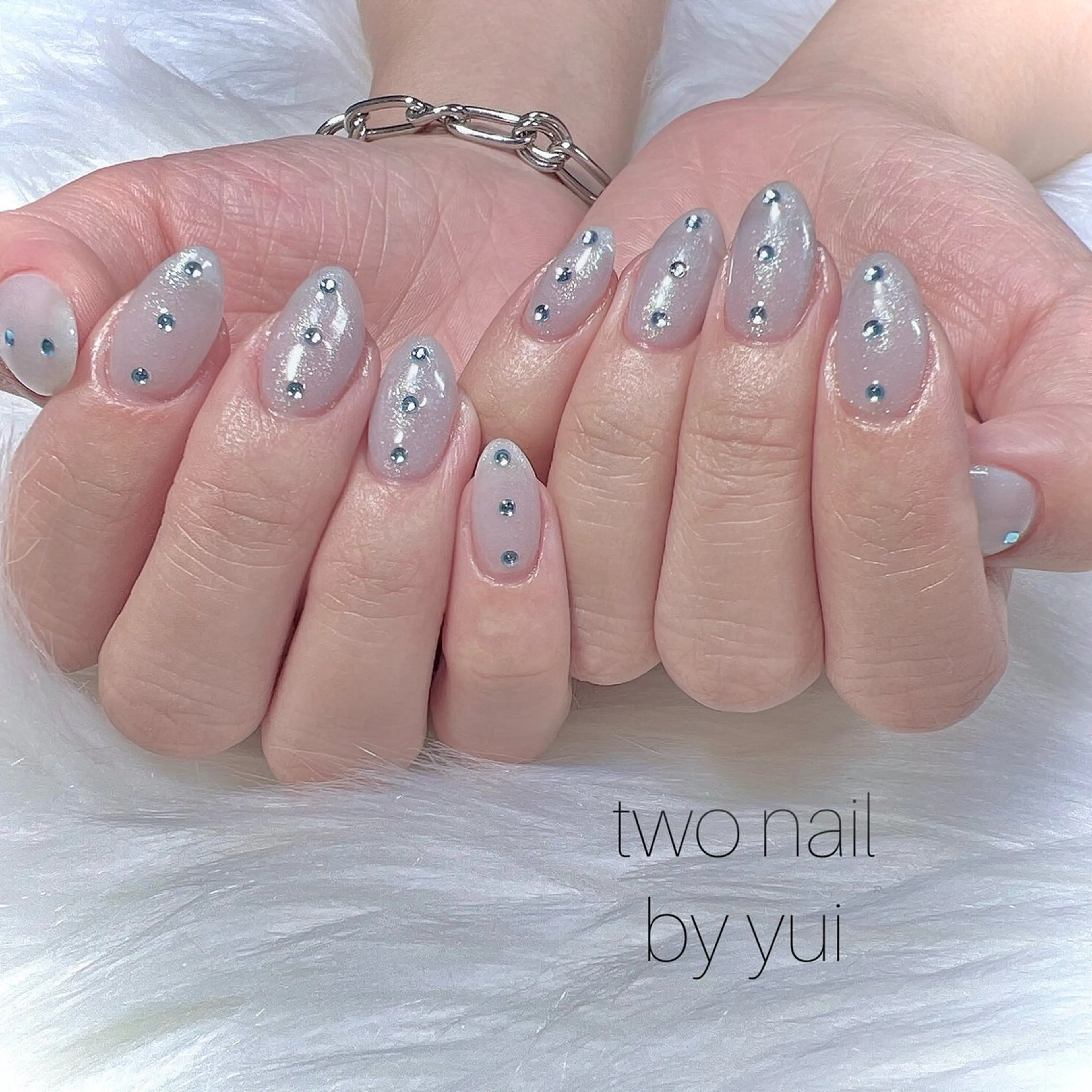 ネイル キラキラネイル ネイルチップ ホワイト ハンドネイル two nailのネイルデザイン