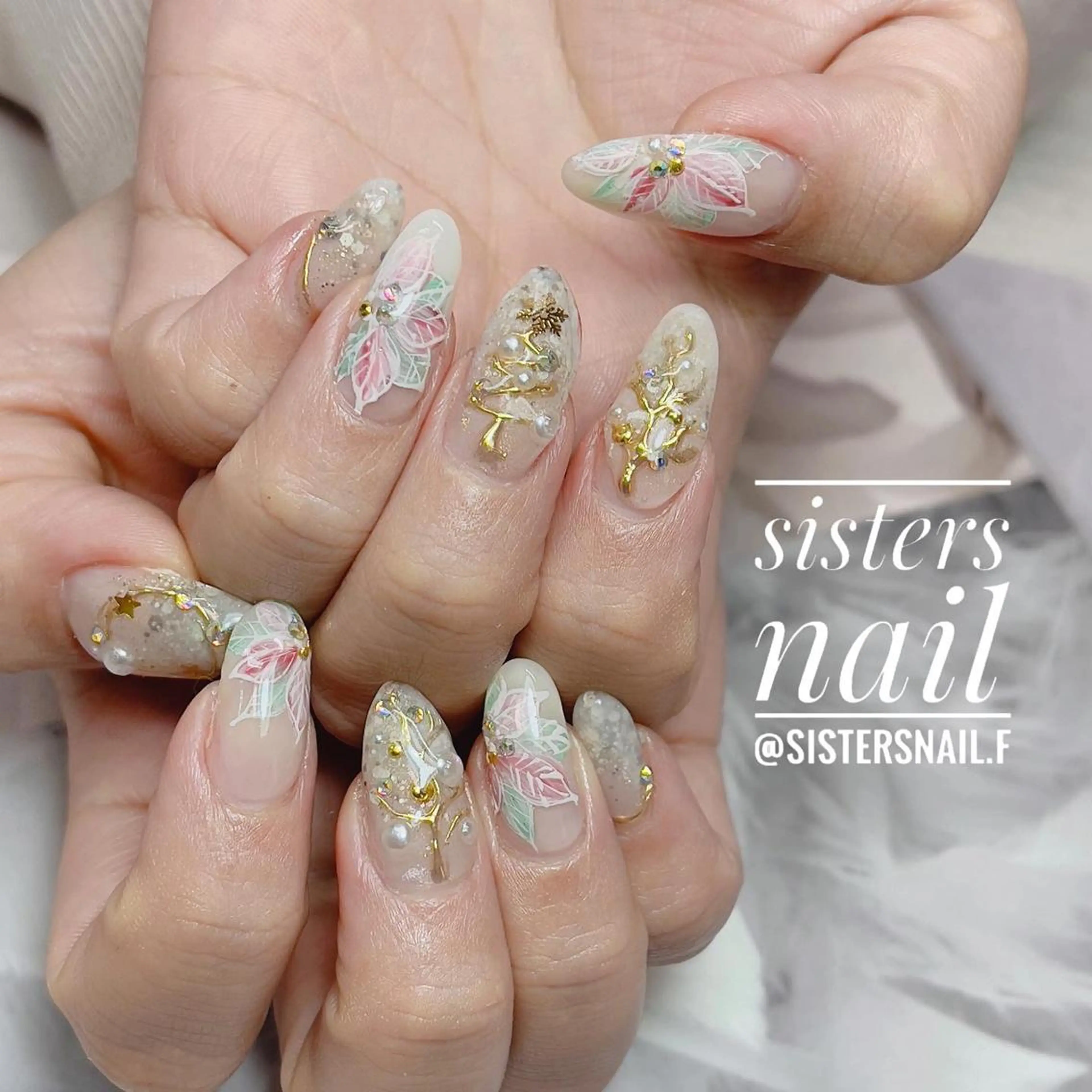 ネイル アートネイル キラキラネイル ホワイト 冬ネイル クリスマス sisters nail.fのネイルデザイン