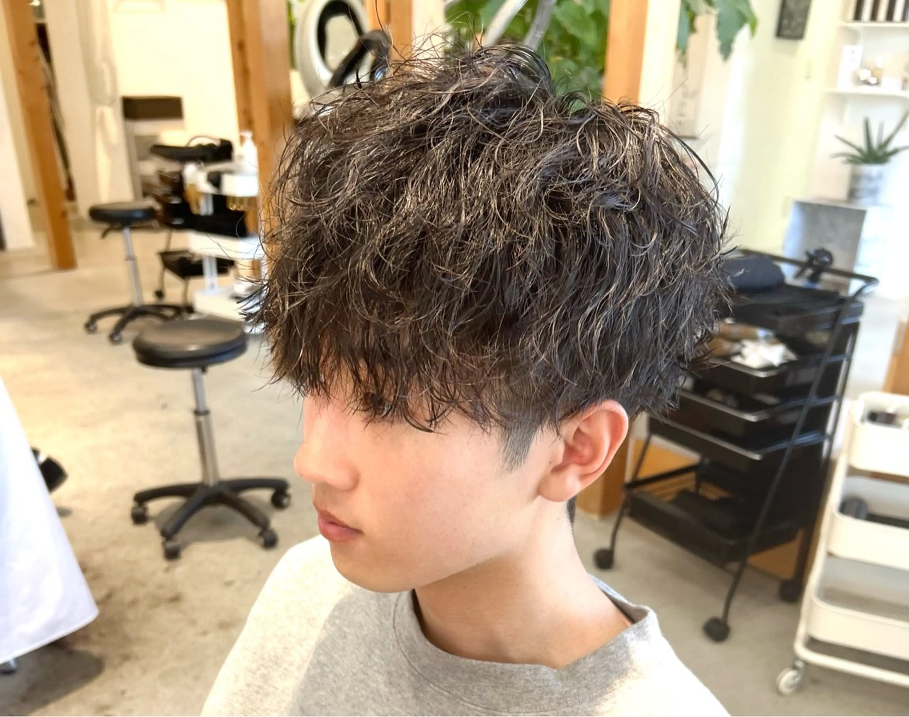 ショート パーマ メンズ マッシュ メンズパーマ ツイストスパイラルパーマ スパイラルパーマ 服部 雄輝のヘアスタイル