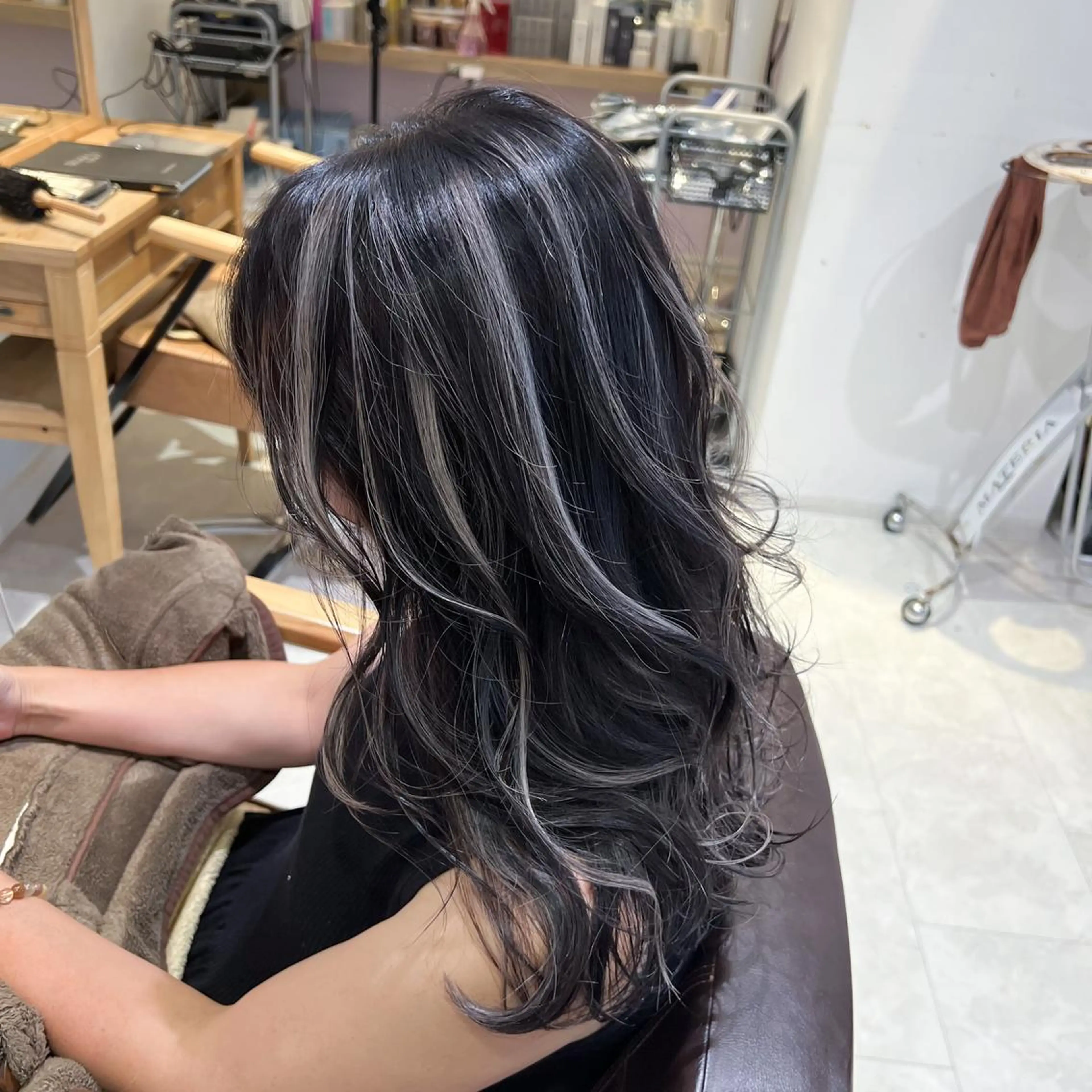 ロング カラー ハイライトカラー ハイライト ヘアカラー トリートメント なんば髪質改善カラー Ardoreのヘアスタイル