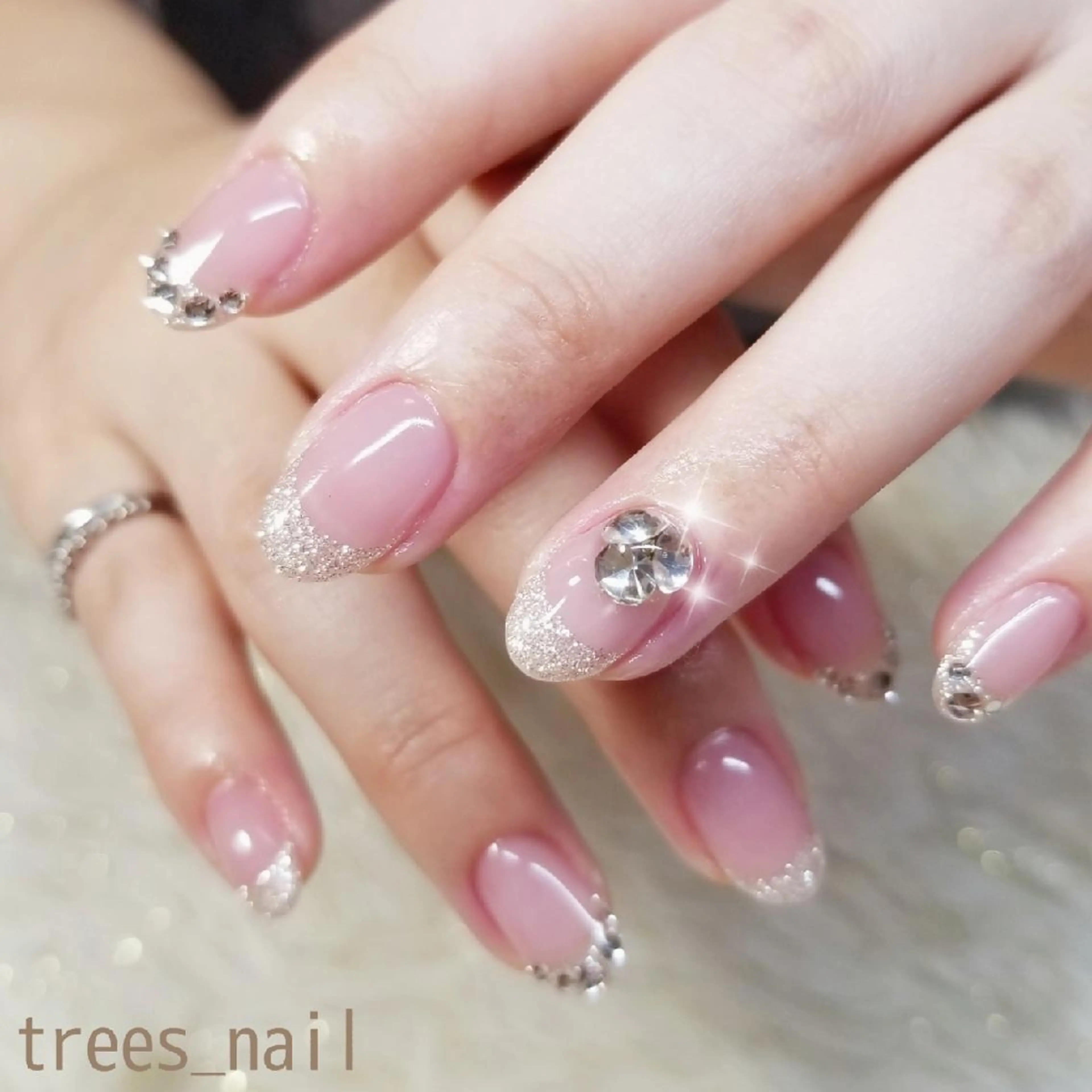 ネイル フレンチネイル ラメ(グリッター) ピンク シルバー ハンドネイル フットネイル trees_ nailのネイルデザイン