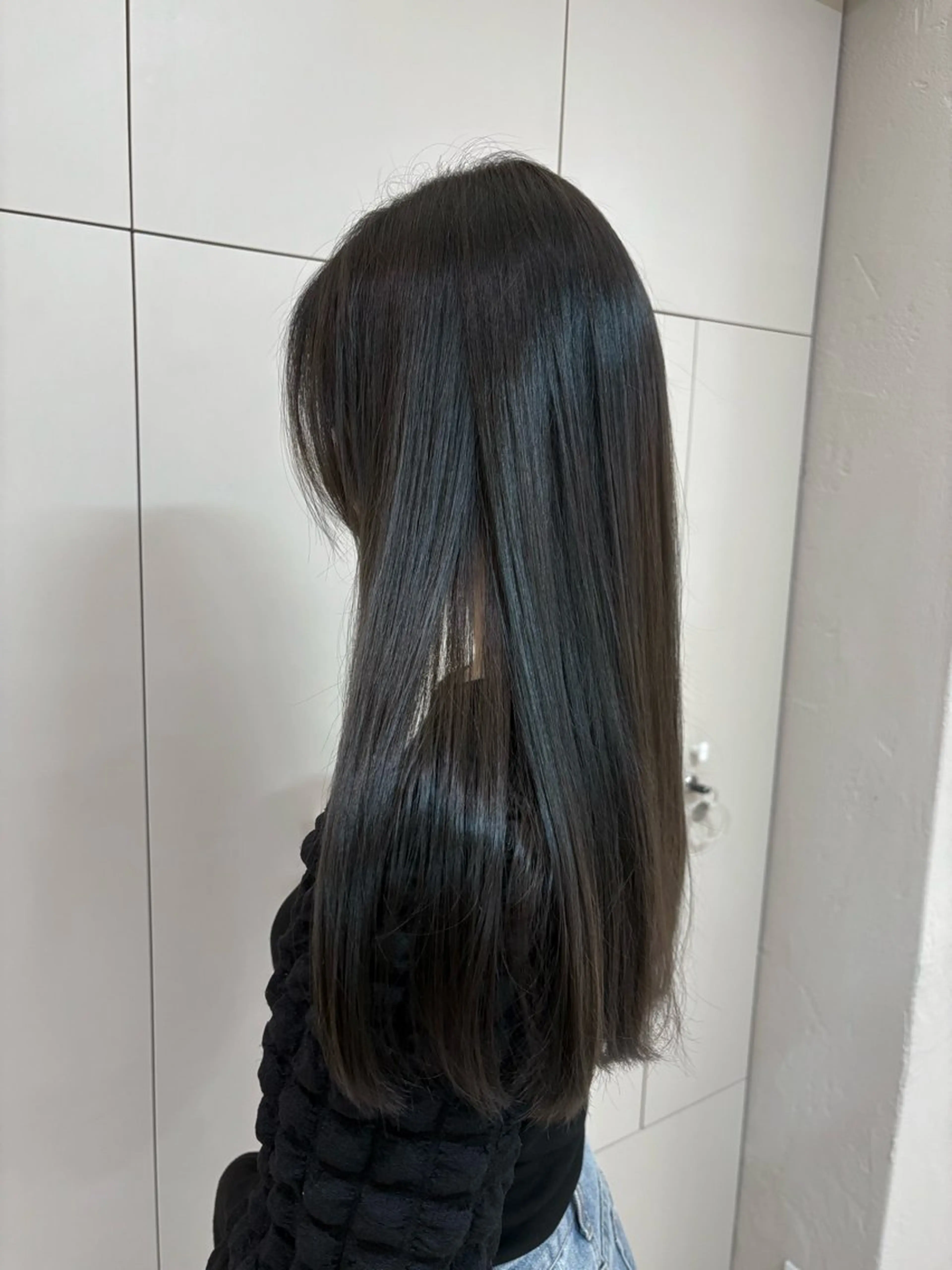 セミロング アッシュ ヘアカラー トリートメント セイショウ__表参道 カラーブリーチ✨のヘアスタイル