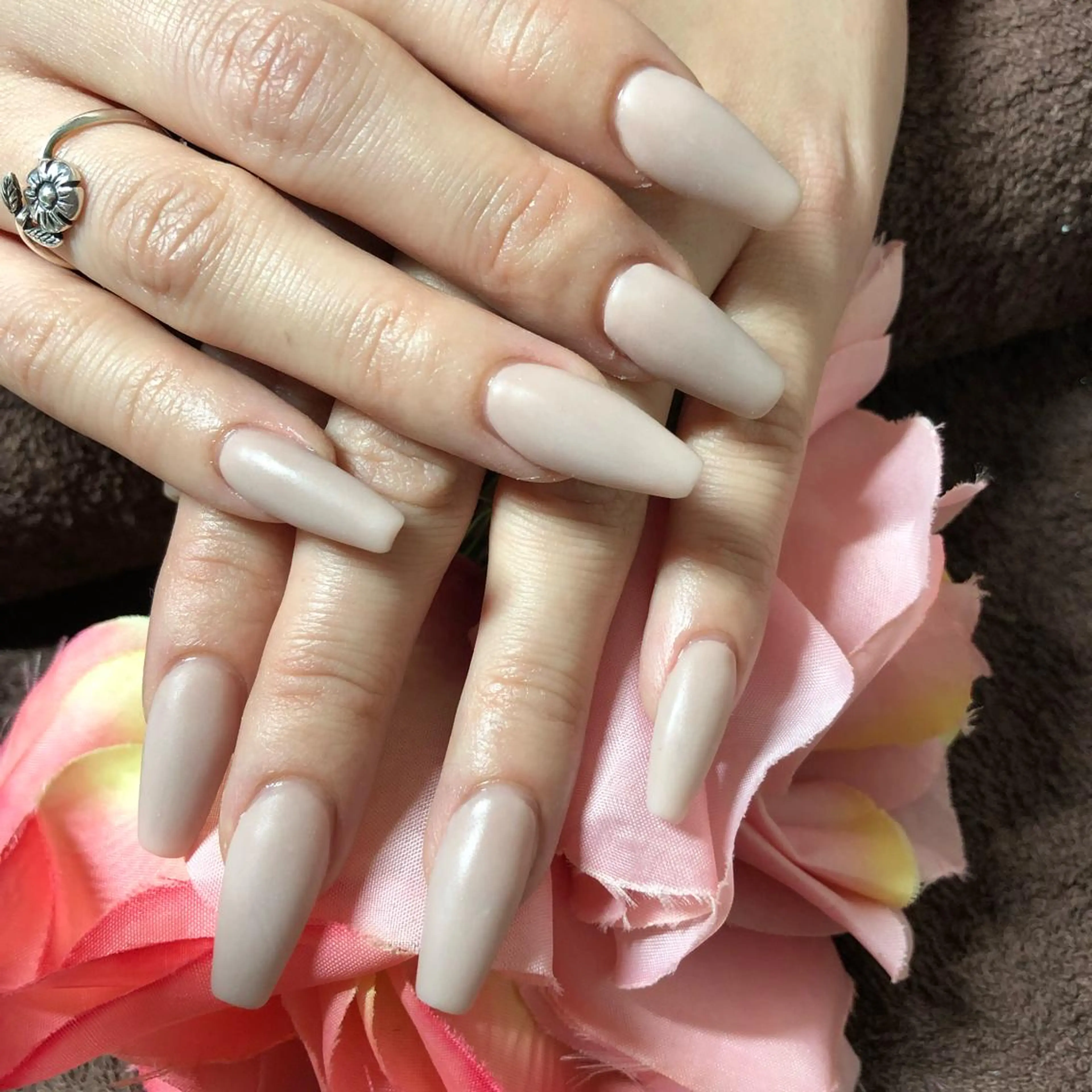 ミディアム ネイル ラメ(グリッター) ラメグラデーション ワンカラーネイル ハンドネイル 《LB》ラブリエ Nail&eyeのマツエク・マツパデザイン