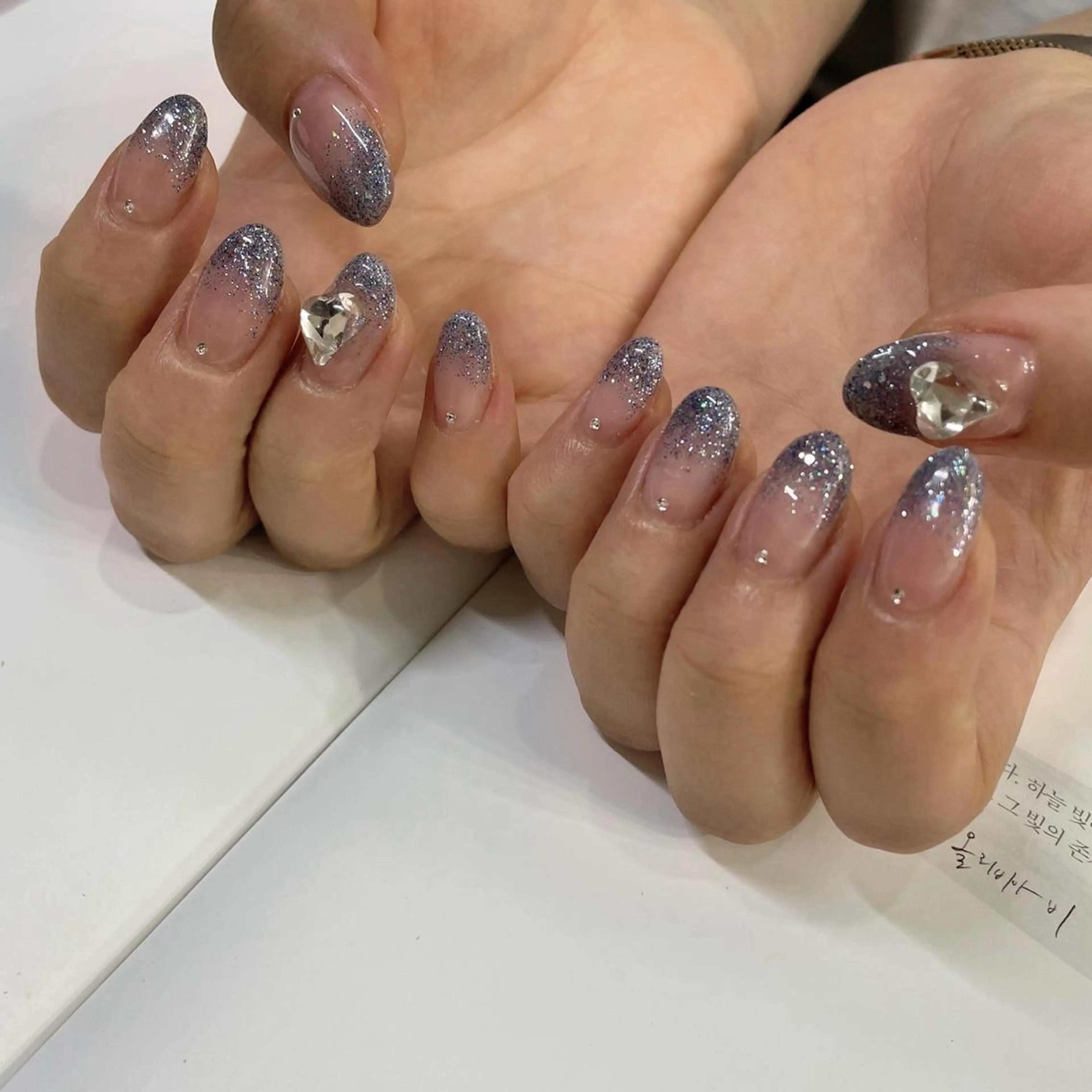ネイル ラメ(グリッター) ラメグラデーション ハンドネイル ネイルズシャトン🪡 ネイリスト齊藤のネイルデザイン