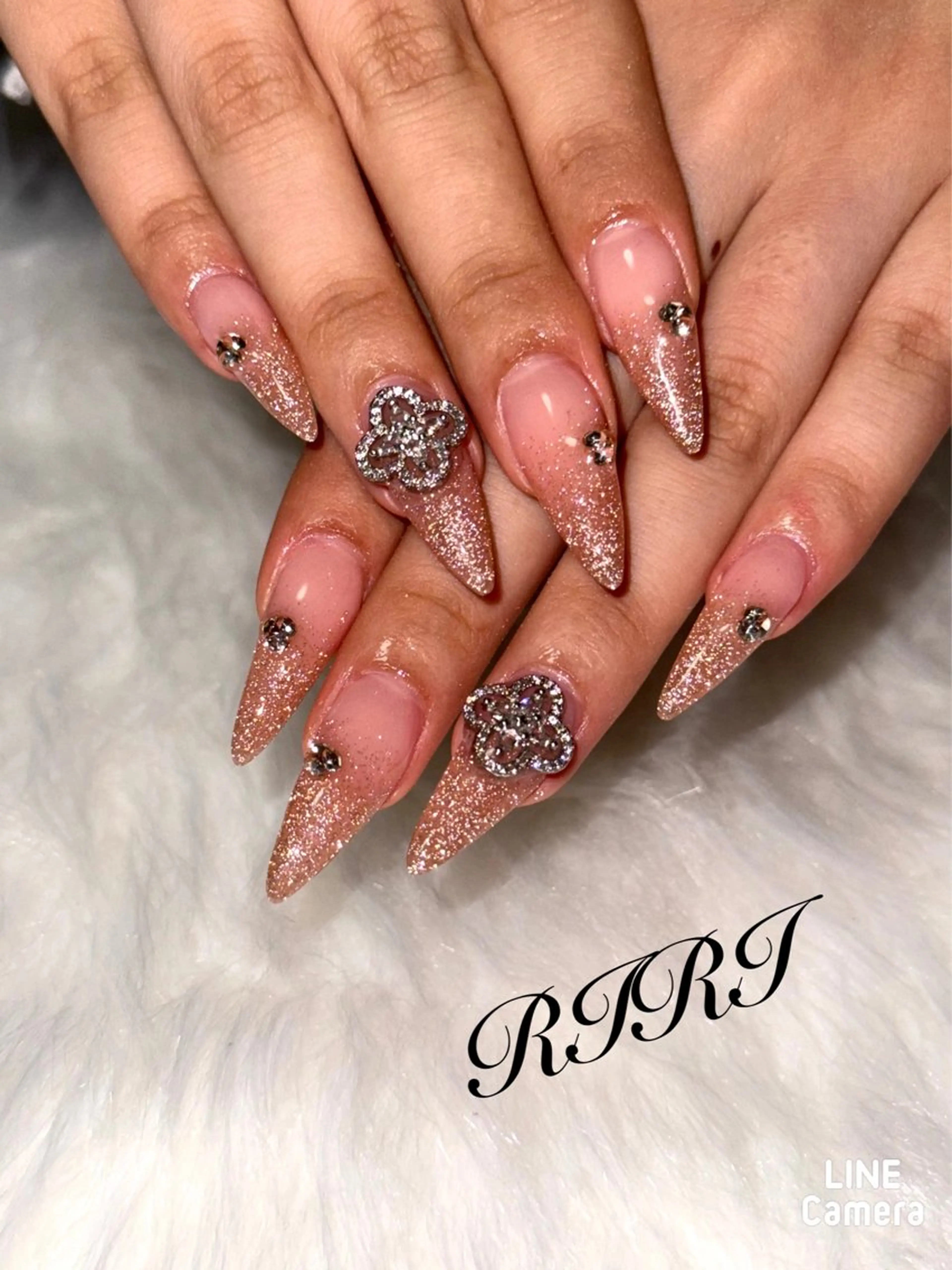 ネイル フラッシュネイル ジェルネイル ラメ(グリッター) ロングネイル スカルプネイル ハンドネイル riri オーナーのネイルデザイン